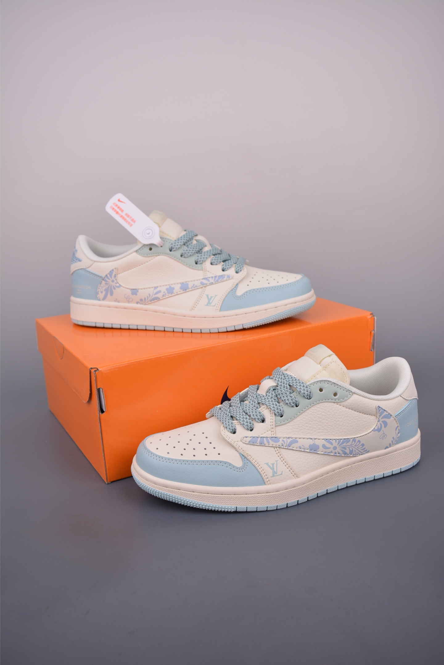 Fragment x Travis Scott x LV Air Jordan 1 Low 三方联名倒钩 全新的三方联名低帮倒钩鞋 XS7089-613-莆田鞋,莆田鞋货源,高仿鞋,高仿鞋货源,安福档口,莆田高仿鞋,莆田鞋批发,高仿鞋批发,莆田高仿运动鞋,高仿运动鞋,莆田运动鞋 Fragment x Travis Scott x LV Air Jordan 1 Low 三方联名倒钩 全新的三方联名低帮倒钩鞋 XS7089-613