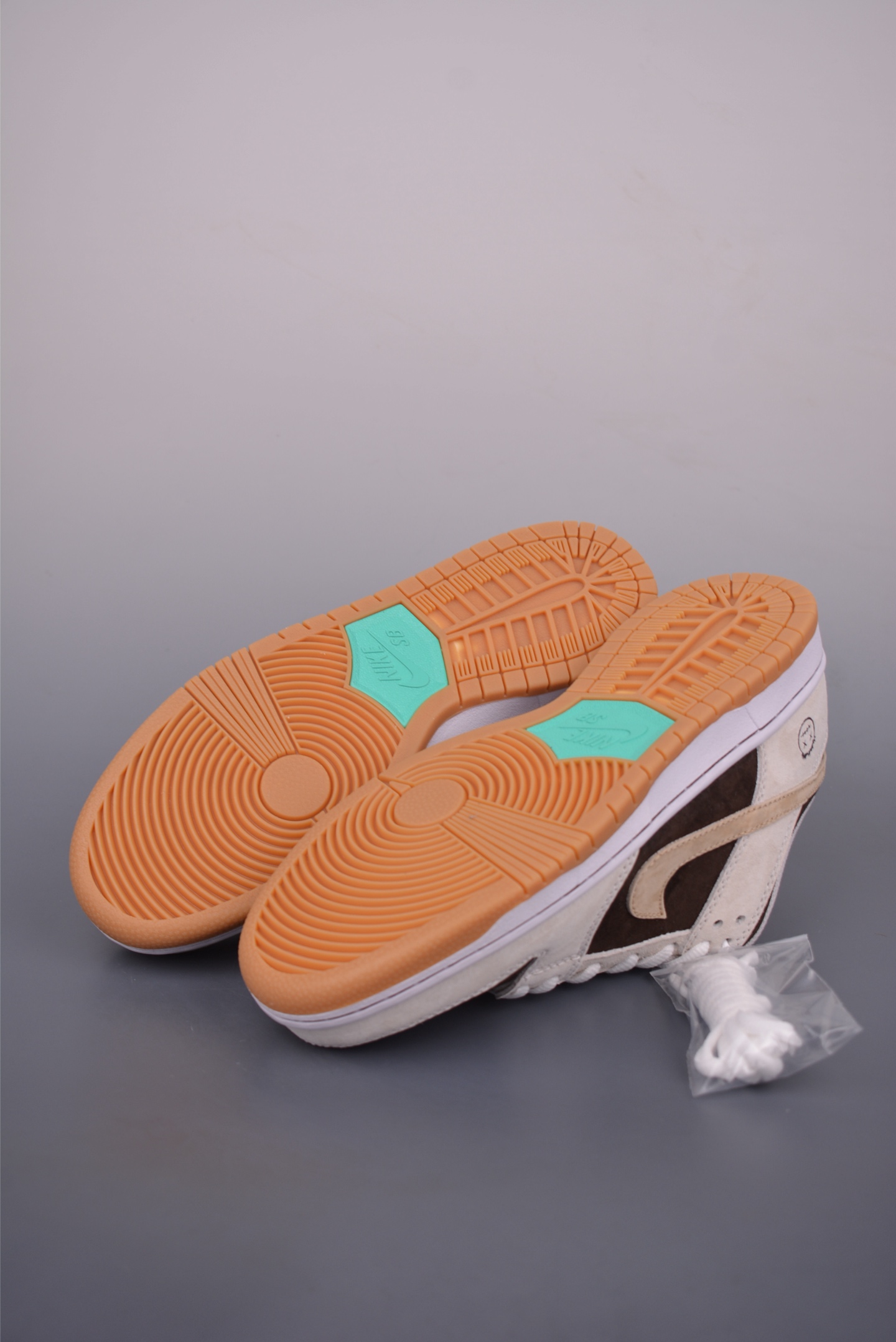 220 Nike SB Dunk Low 冰咖男孩 HF3704-001