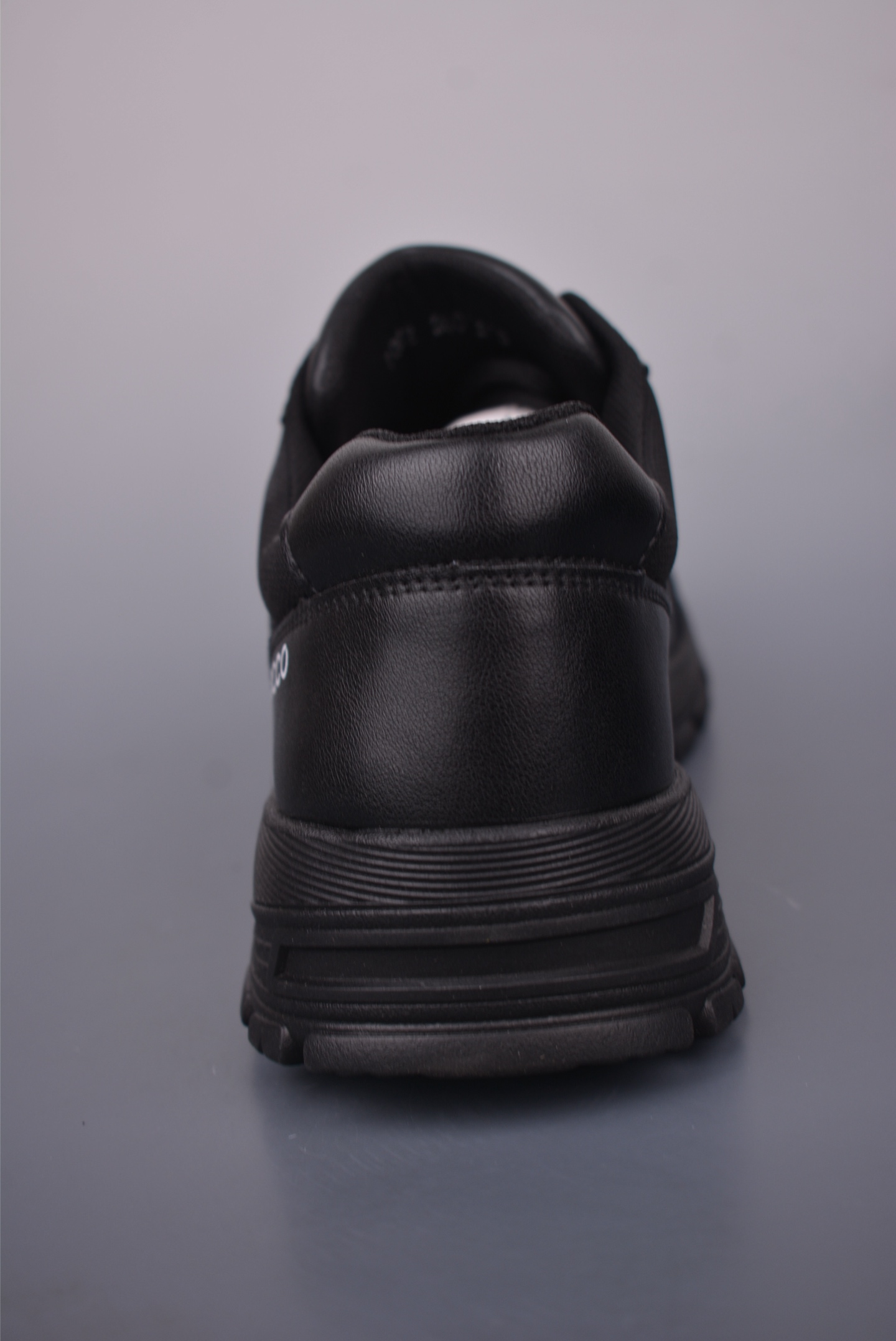 280 Ecco爱步男鞋2025年新款 拼接板鞋拼色 889988