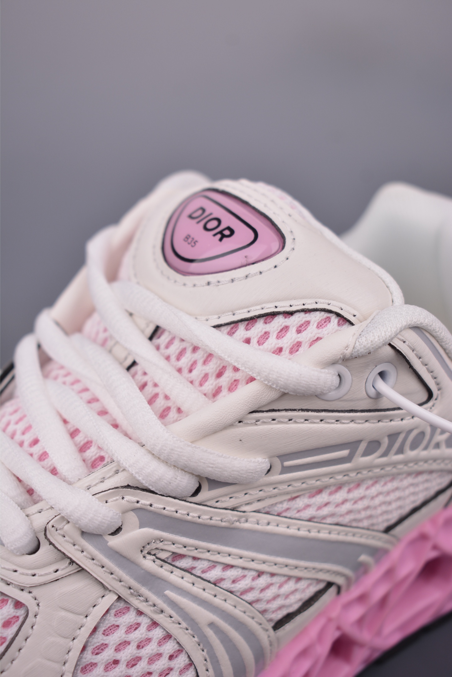Dior B35 NXT Sneakers: 3D-Printed Sole, Mesh Upper, and Retro Design 8 i1750629058038 9252 0 6