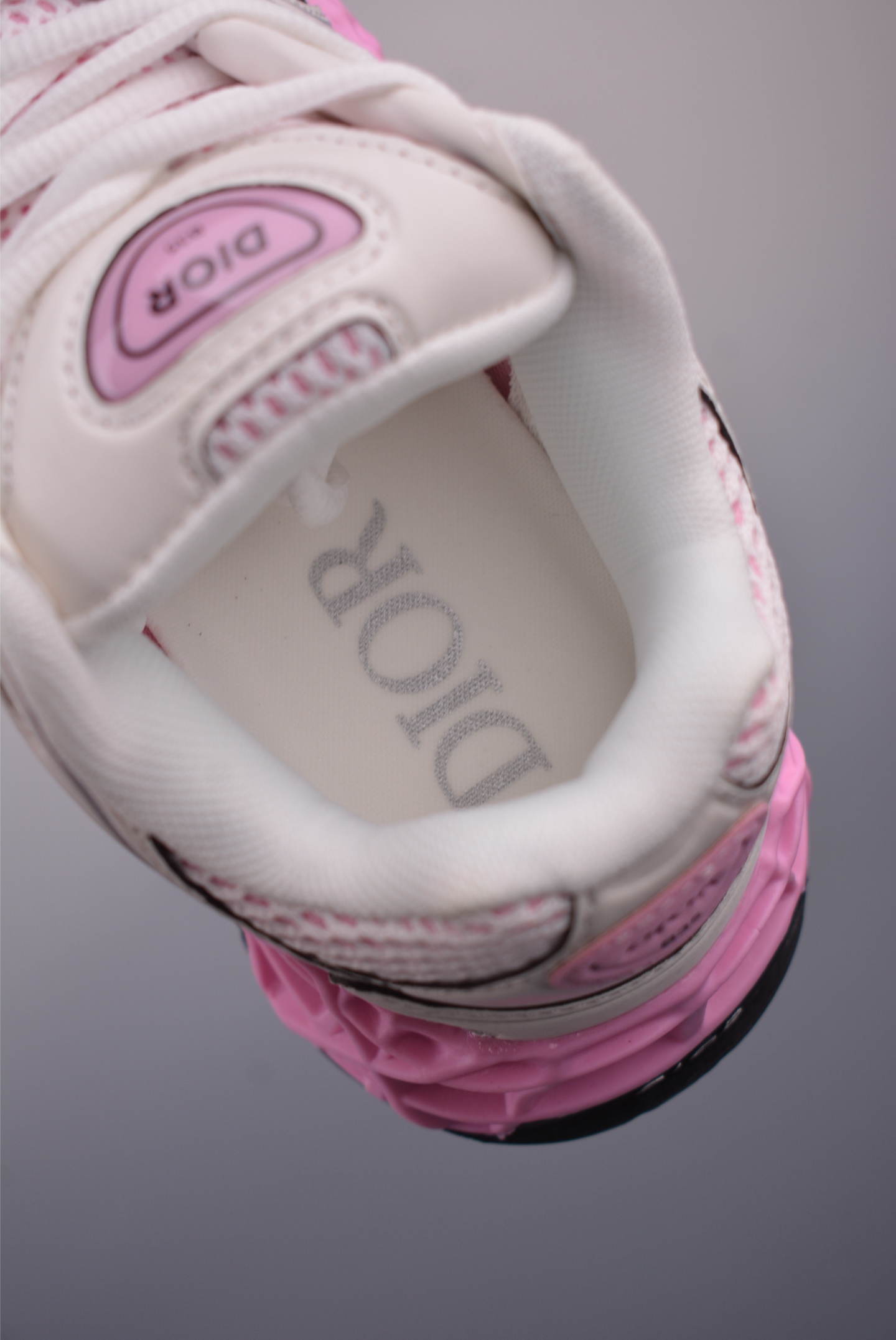 Dior B35 NXT Sneakers: 3D-Printed Sole, Mesh Upper, and Retro Design 10 i1750629058049 5683 0 8