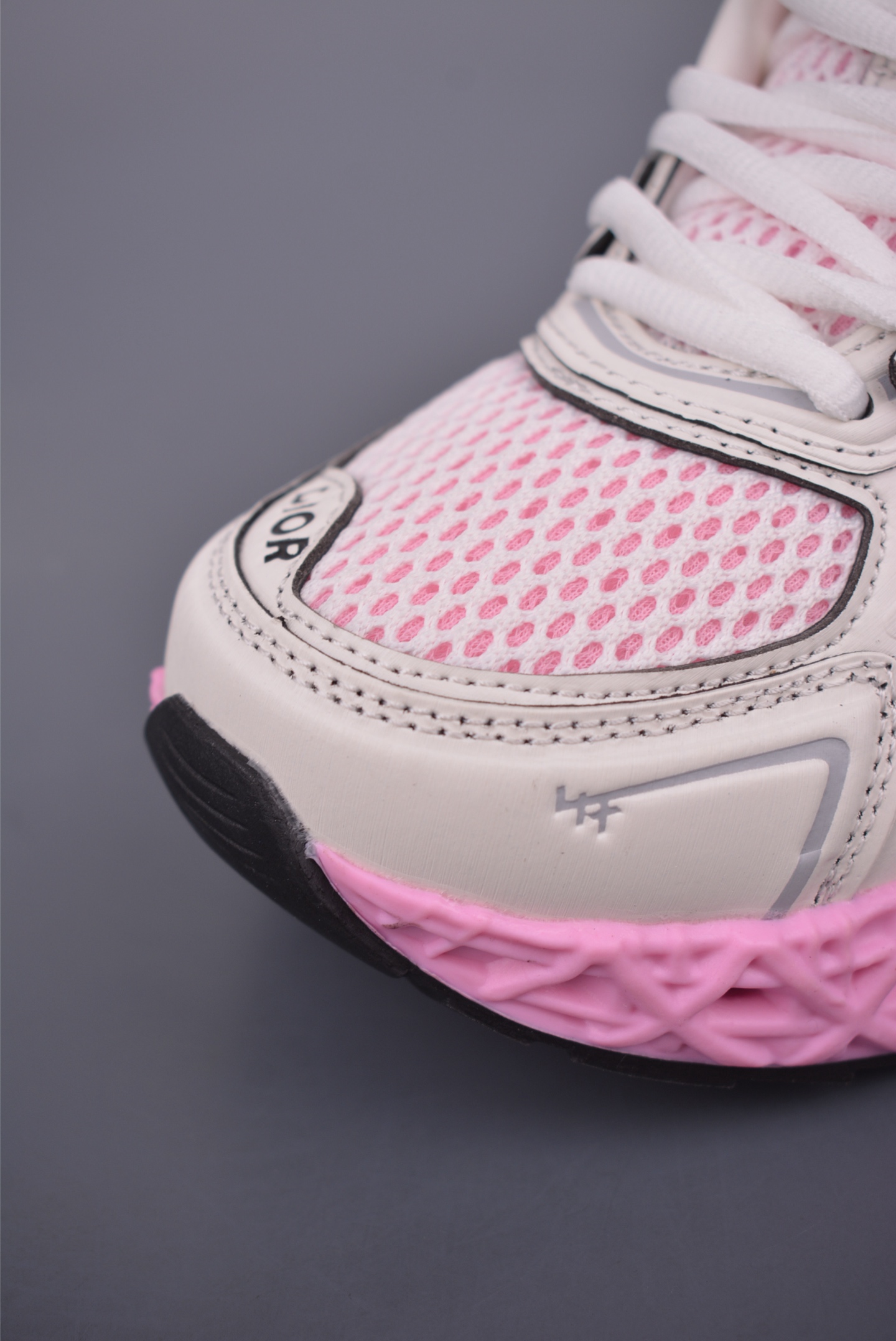 Dior B35 NXT Sneakers: 3D-Printed Sole, Mesh Upper, and Retro Design 7 i1750629058175 1619 0 5