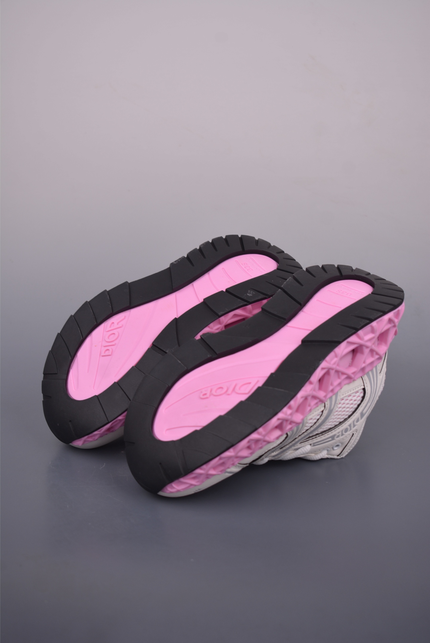 Dior B35 NXT Sneakers: 3D-Printed Sole, Mesh Upper, and Retro Design 4 i1750629059359 8167 0 2