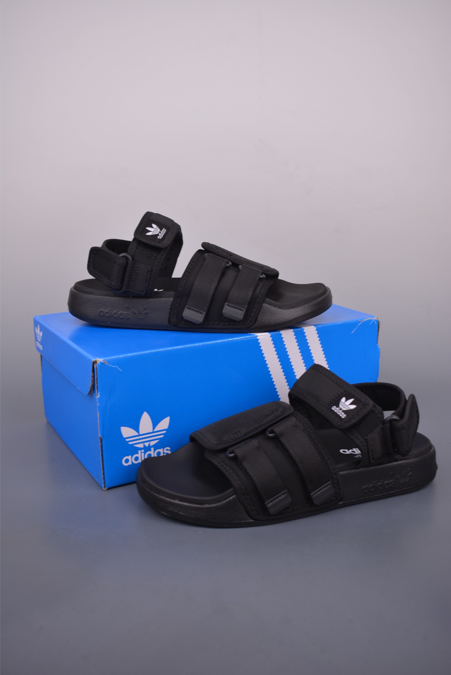 130 Adidas 阿迪达斯 Adilette Sandal 4.0 韩版休闲时尚沙滩凉鞋 HP3096