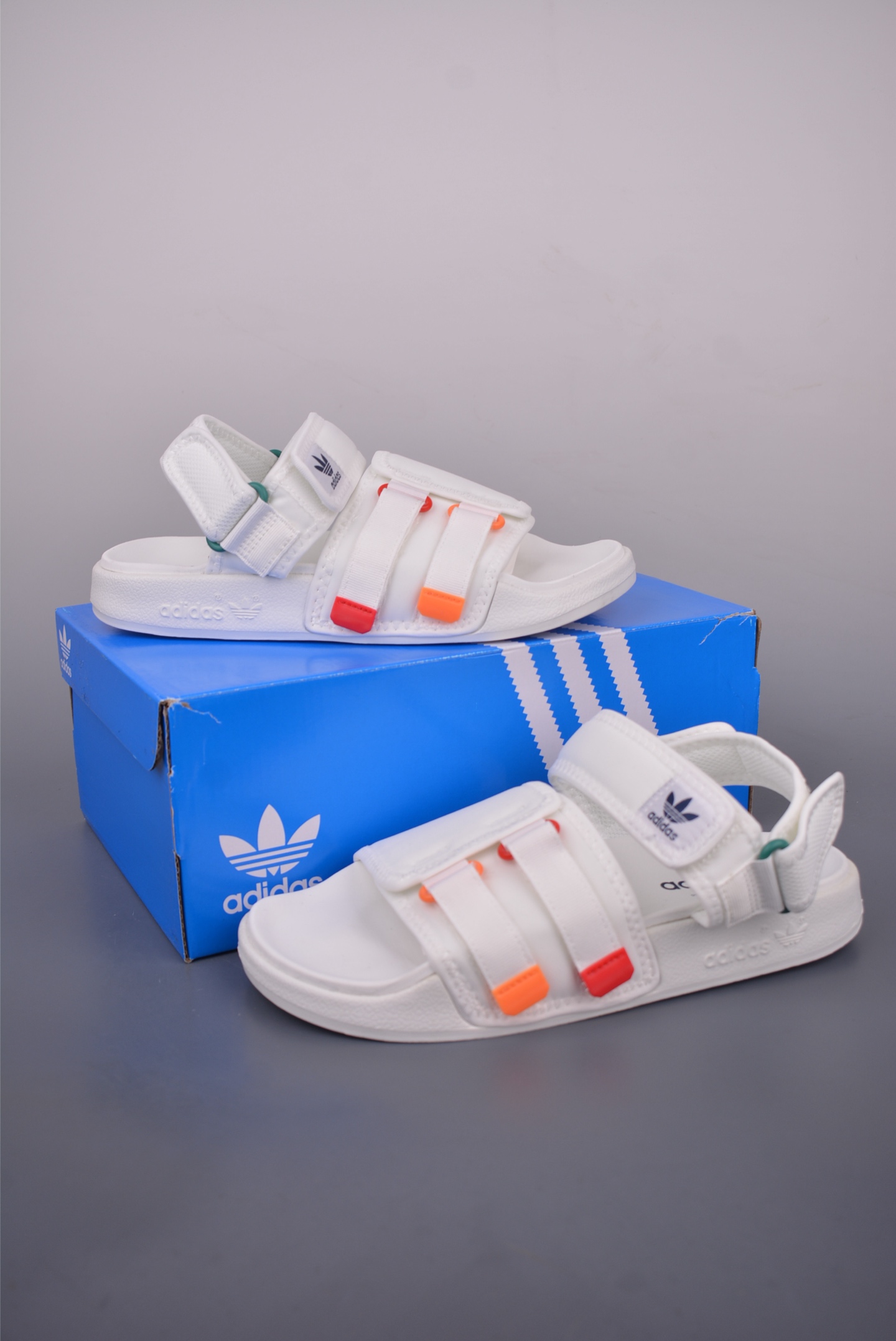 130 Adidas 阿迪达斯 Adilette Sandal 4.0 韩版休闲时尚沙滩凉鞋 HP3096