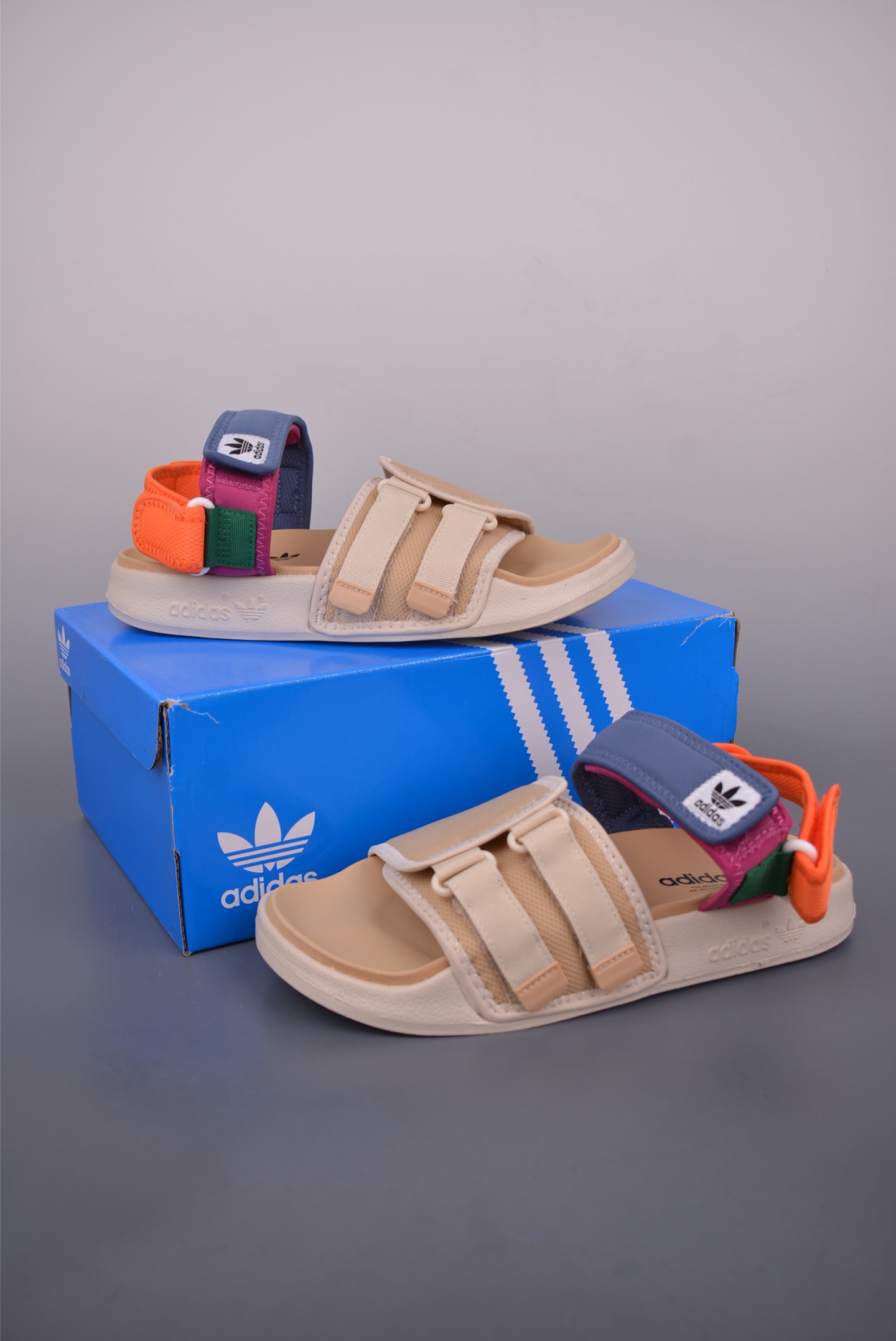 130 Adidas 阿迪达斯 Adilette Sandal 4.0 韩版休闲时尚沙滩凉鞋 HP3096