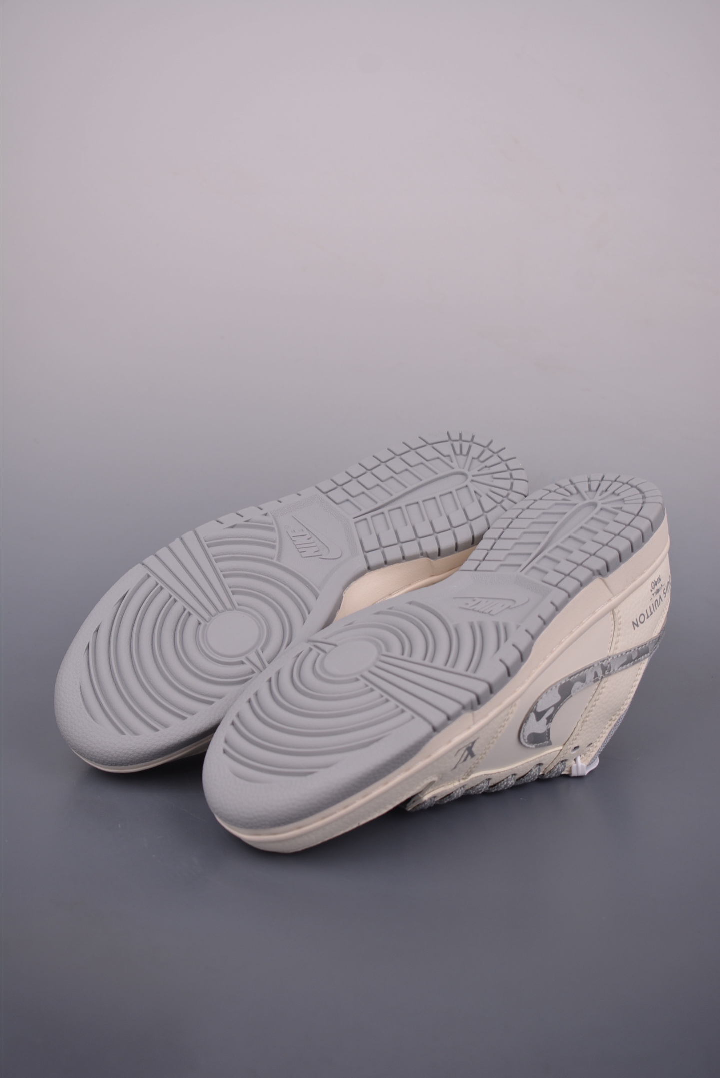 280 Nike SB Dunk Low LV联名 JP126827-110