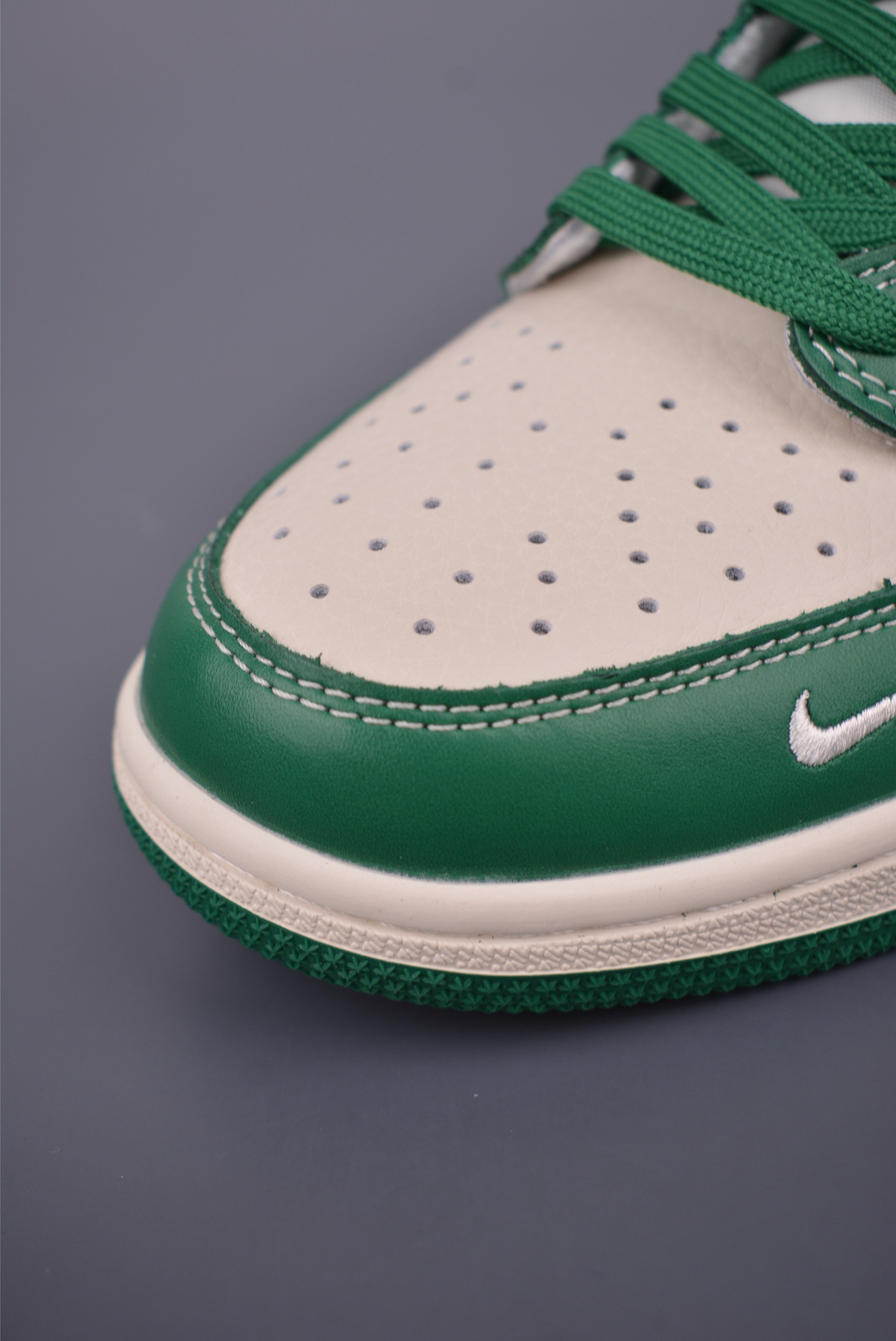 Gucci x Travis Scott Air Jordan 1 Low Green Leather Sneakers 7 i1750799972993 2146 0 5