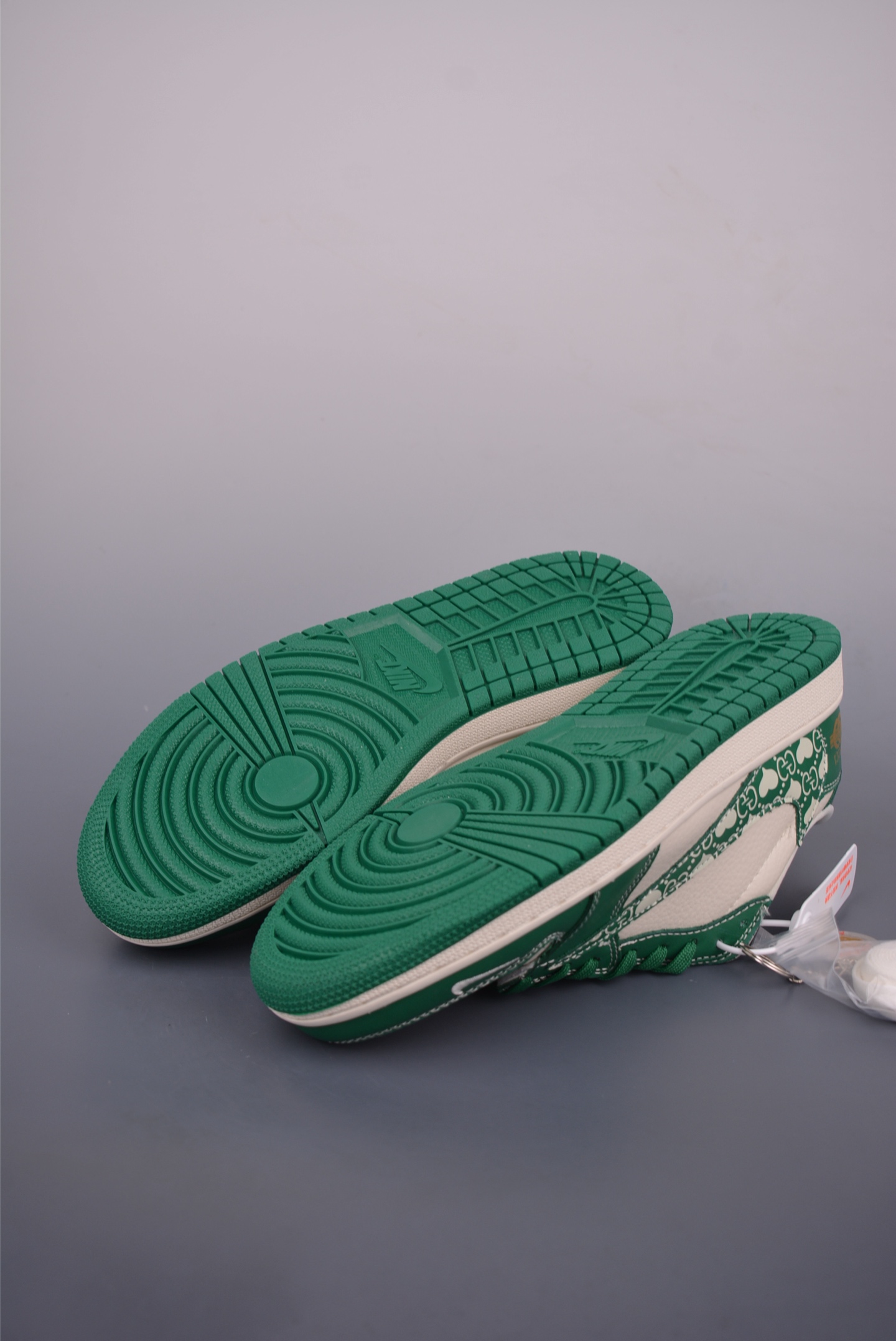 Gucci x Travis Scott Air Jordan 1 Low Green Leather Sneakers 4 i1750799973008 1044 0 2