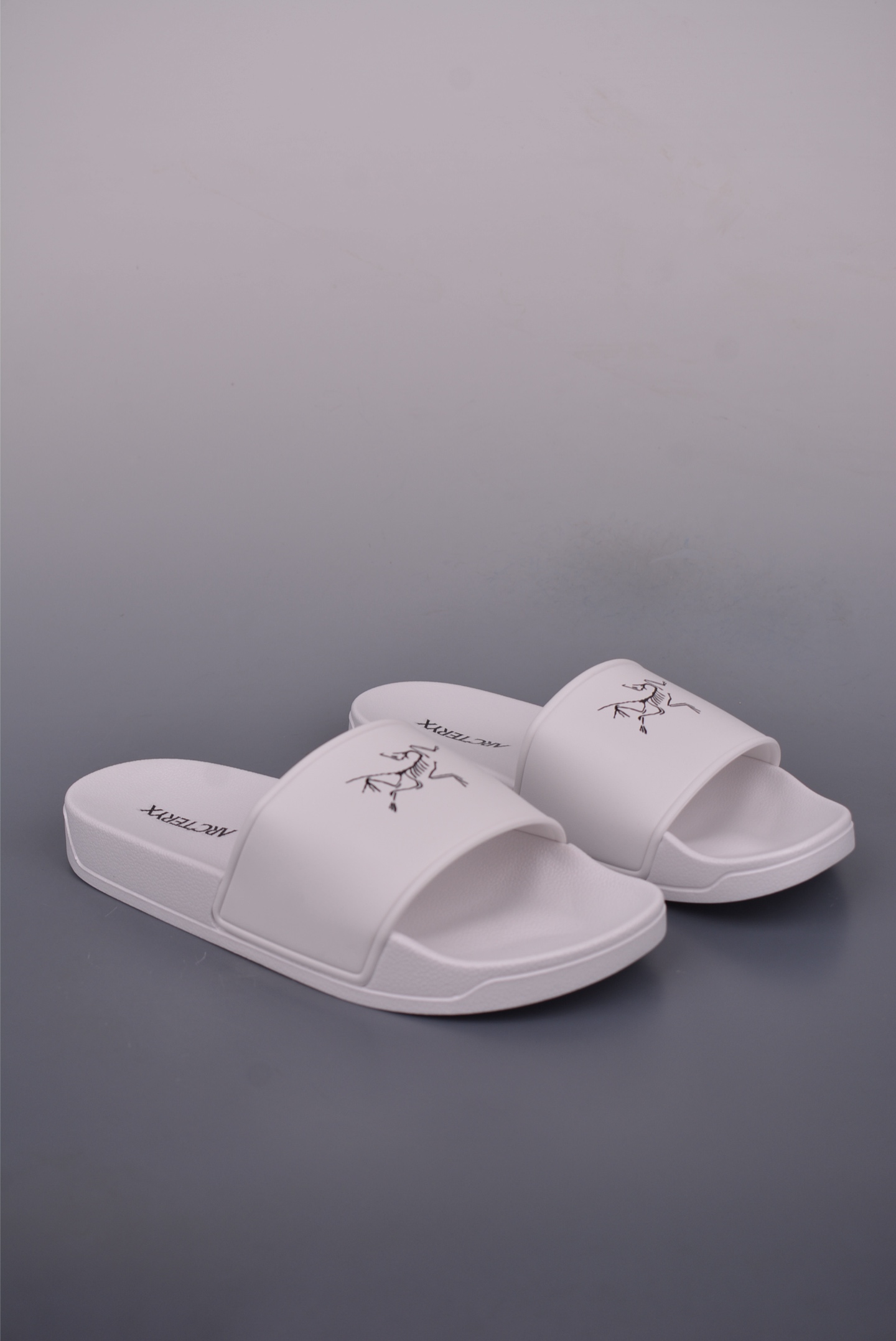 Arcteryx Slipper: Comfort & Support, One-Piece Upper, Cushioned Feel 2 i1750802638724 8010 0 0
