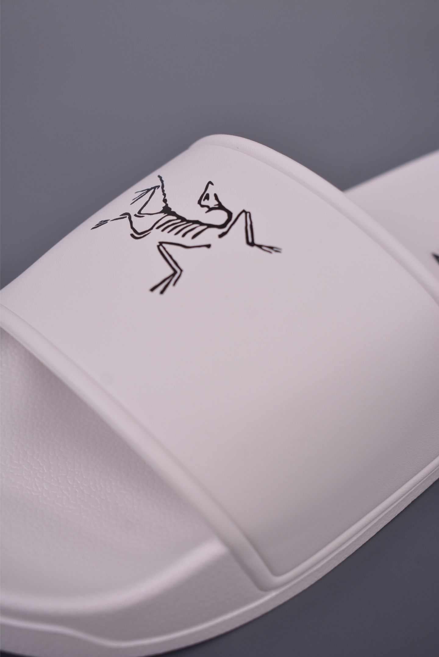 Arcteryx Slipper: Comfort & Support, One-Piece Upper, Cushioned Feel 7 i1750802638788 6207 0 5