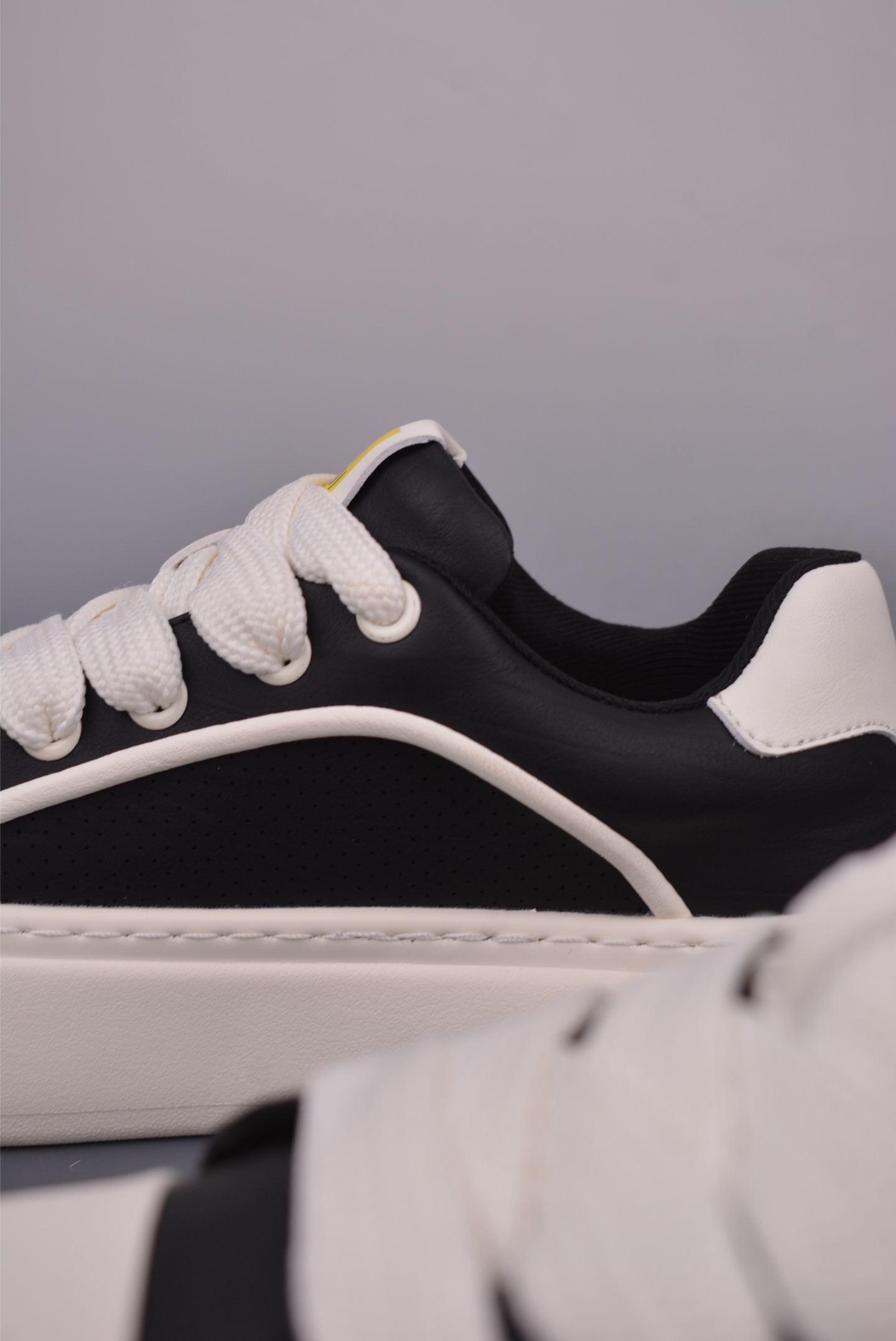 Fendi Low-Top Fashion Sneakers - Stylish Comfort for All Seasons 8 i1750802713568 5135 0 7
