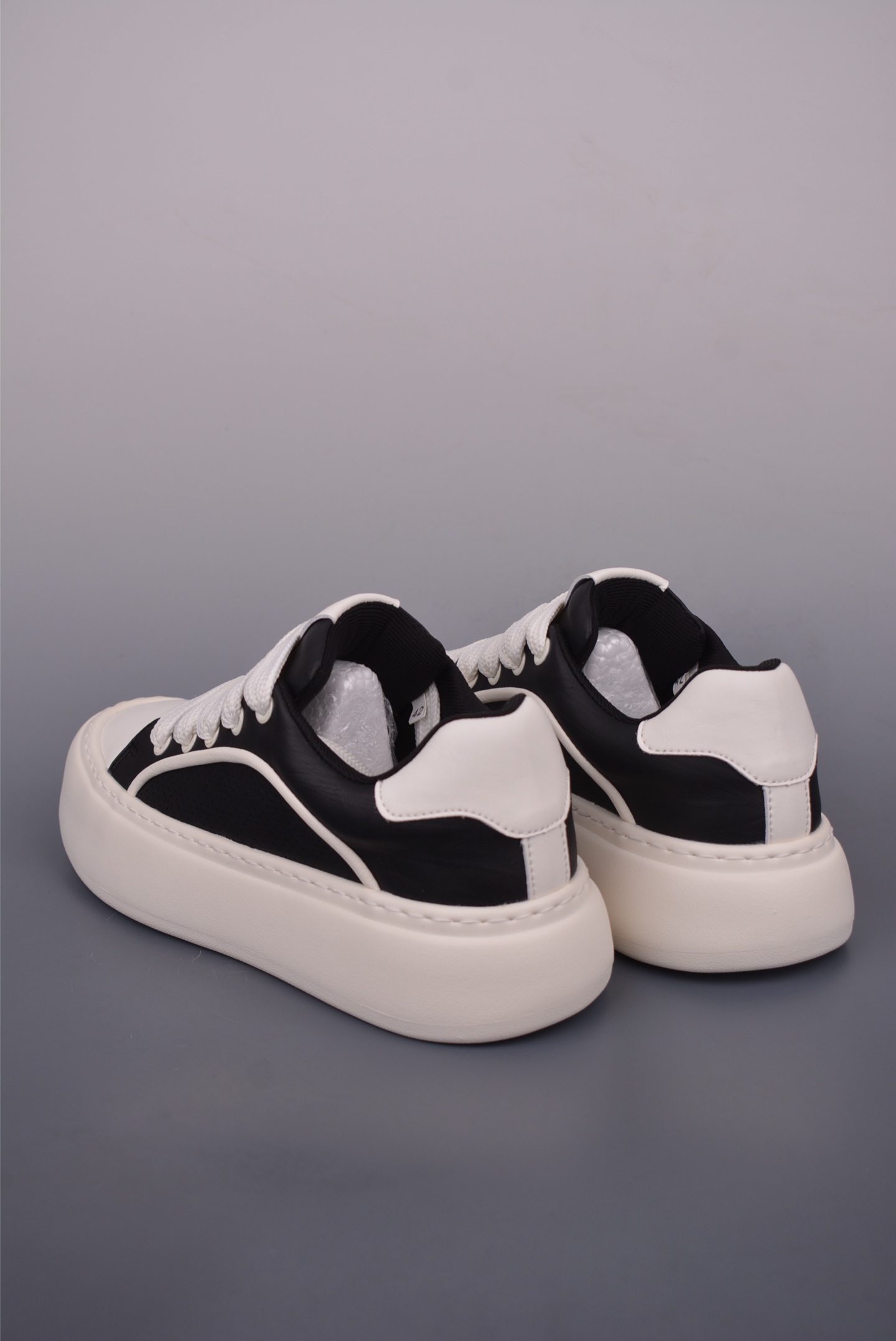 Fendi Low-Top Fashion Sneakers - Stylish Comfort for All Seasons 2 i1750802713610 9021 0 1