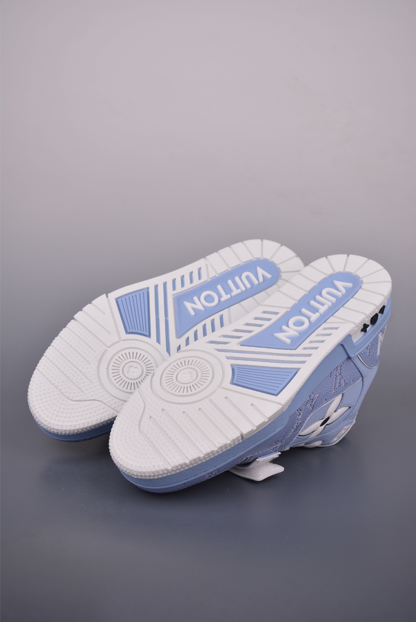 Louis Vuitton Trainer Sneakers Low Top Casual Shoes - Premium Quality & Design 4 i1750803692704 9785 0 2