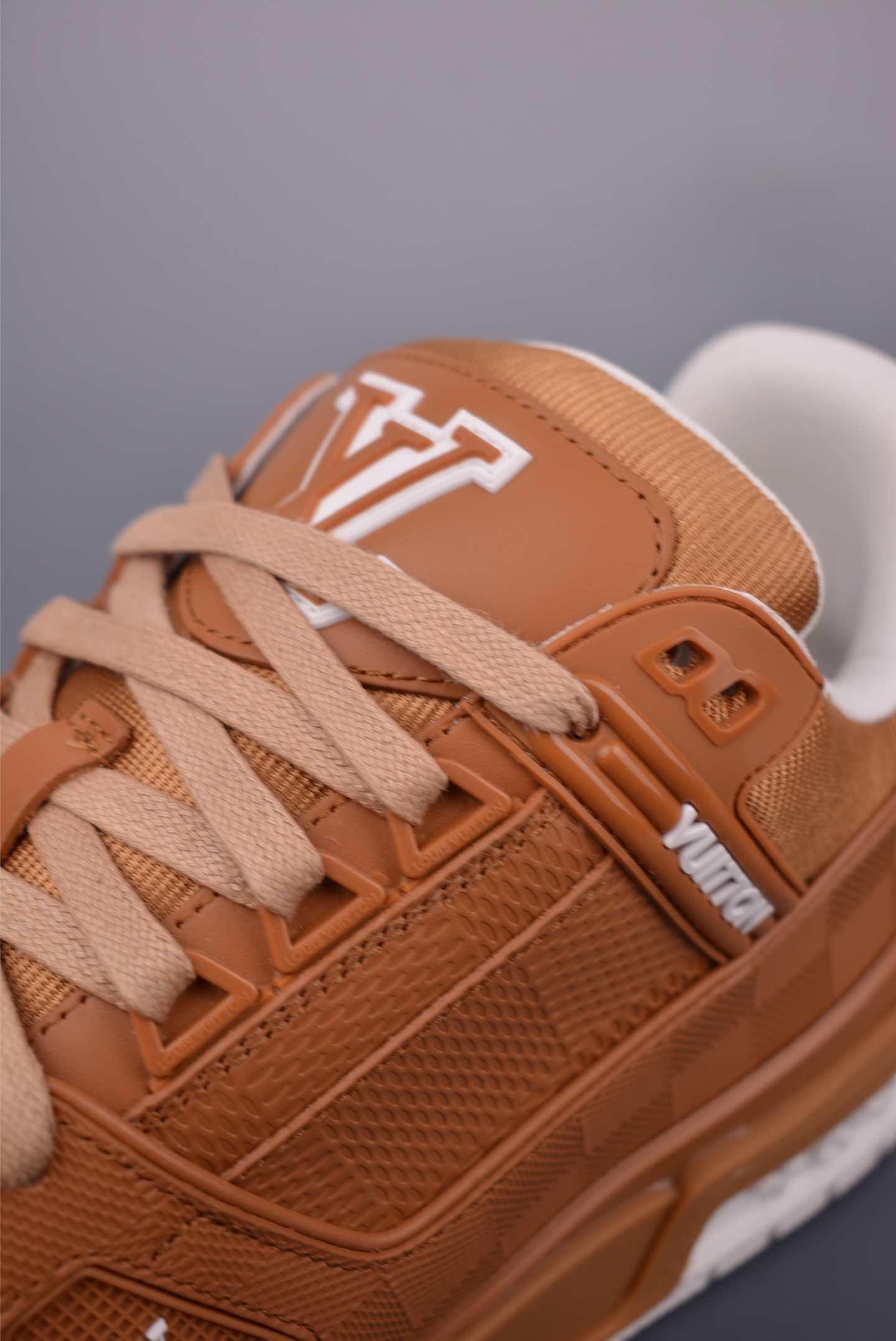 Louis Vuitton Trainer Sneakers: Premium Leather, Iconic Design 8 i1750804047534 6136 0 6