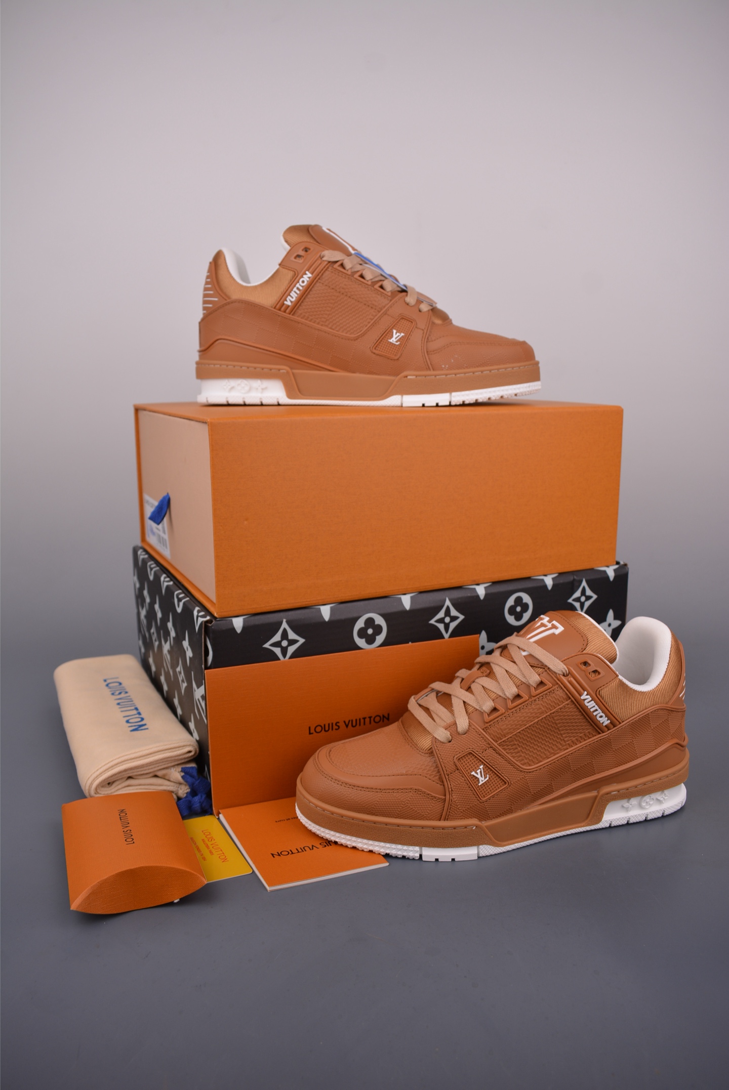 Louis Vuitton Trainer Sneakers: Premium Leather, Iconic Design 6 i1750804047571 7544 0 4