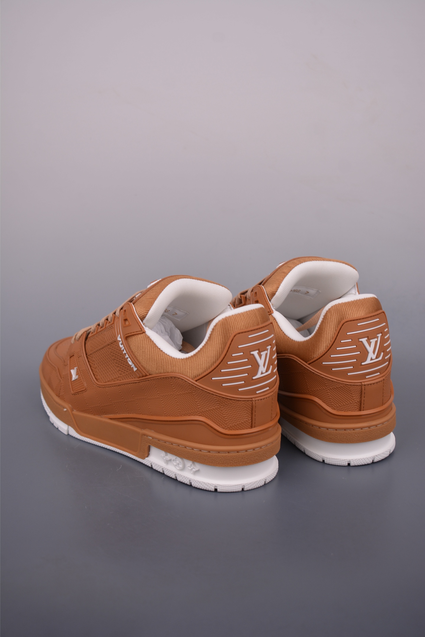 Louis Vuitton Trainer Sneakers: Premium Leather, Iconic Design 3 i1750804048996 6500 0 1