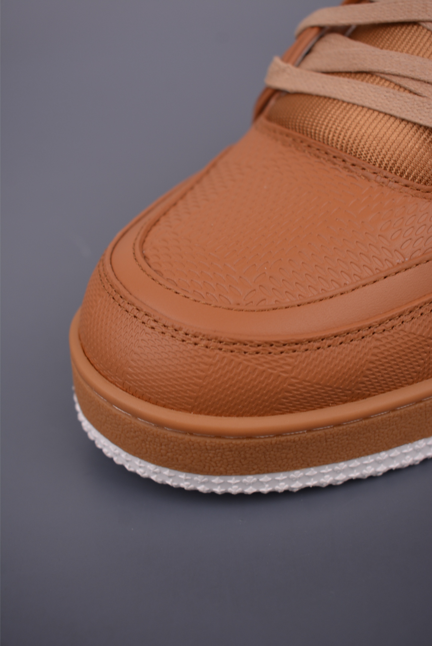 Louis Vuitton Trainer Sneakers: Premium Leather, Iconic Design 7 i1750804048996 9172 0 5