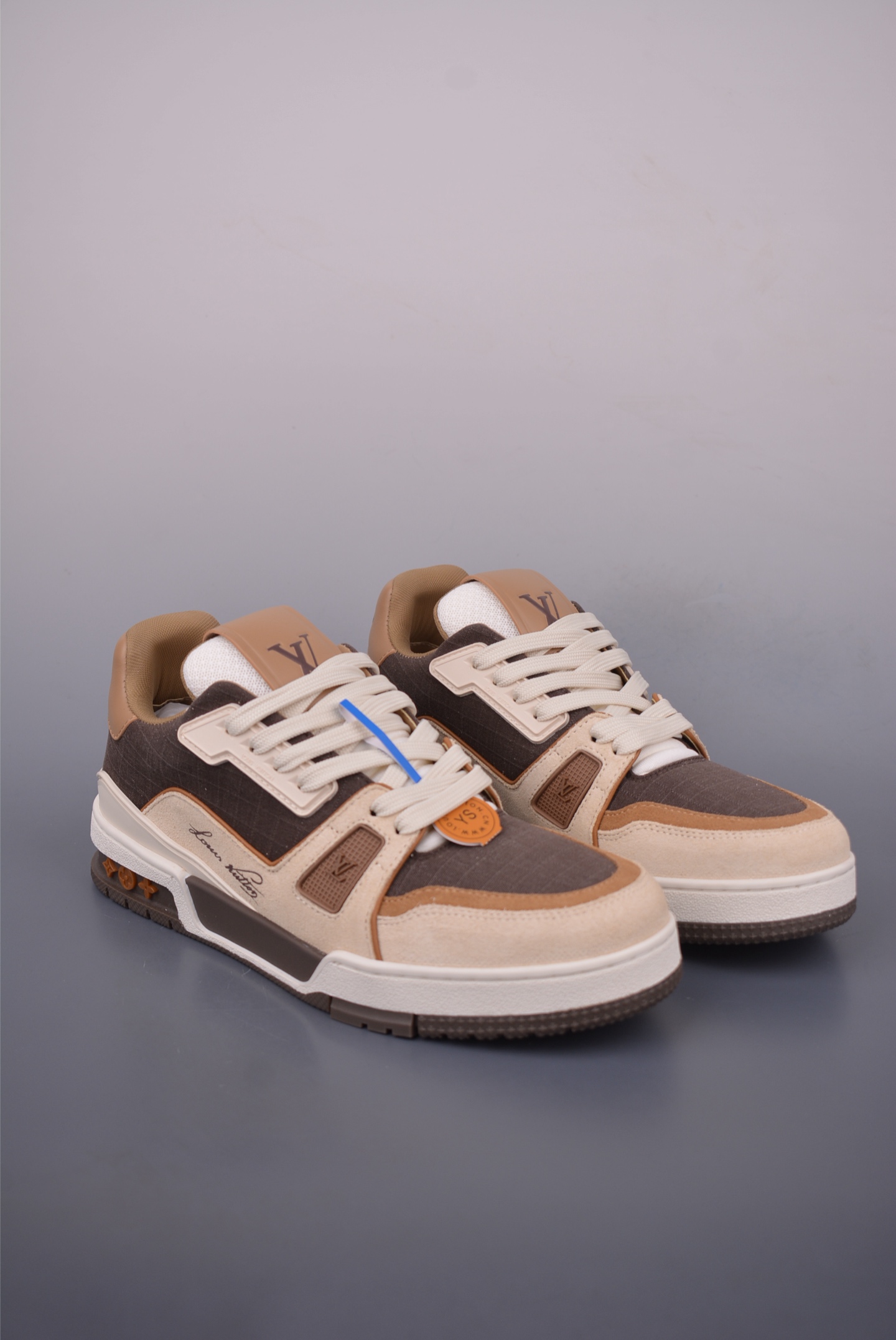 Louis Vuitton Trainer Sneaker: Premium Leather, Iconic Design - Limited Edition 2 i1750804085366 1444 0 0