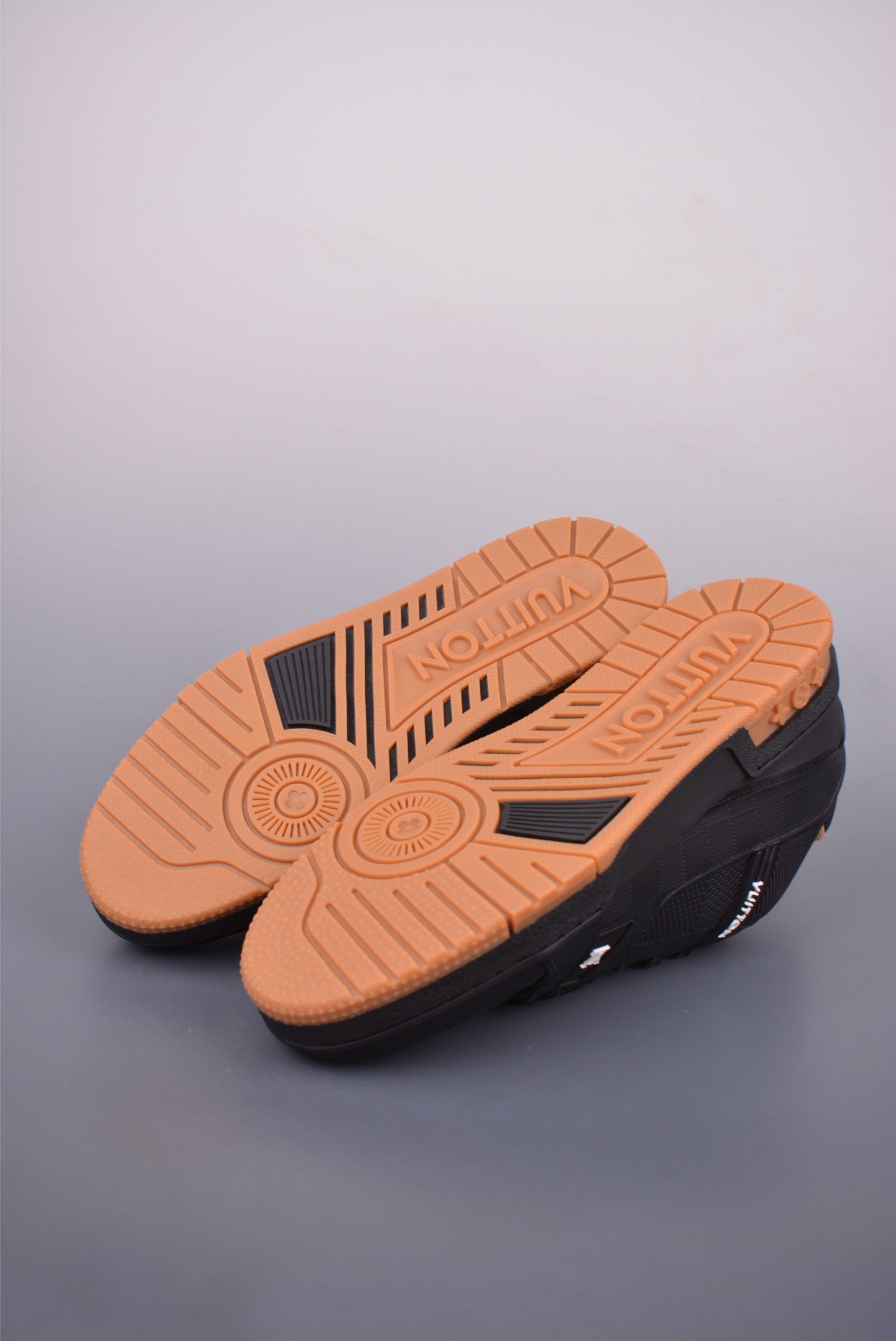 Louis Vuitton Trainer Low-Top Sneakers - Premium Leather, Original Design 3 i1750804103128 1382 0 2