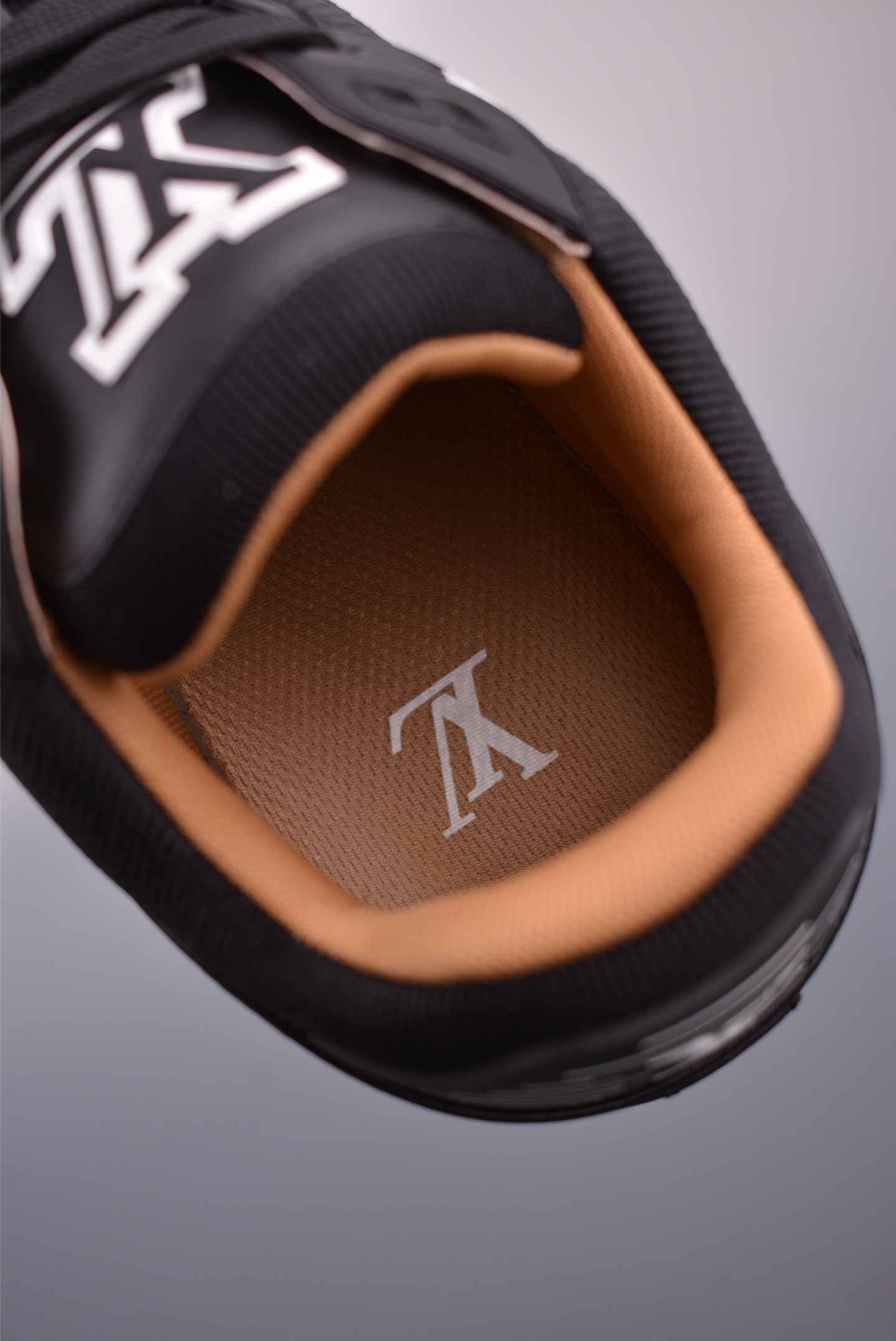 Louis Vuitton Trainer Low-Top Sneakers - Premium Leather, Original Design 9 i1750804104458 2751 0 8