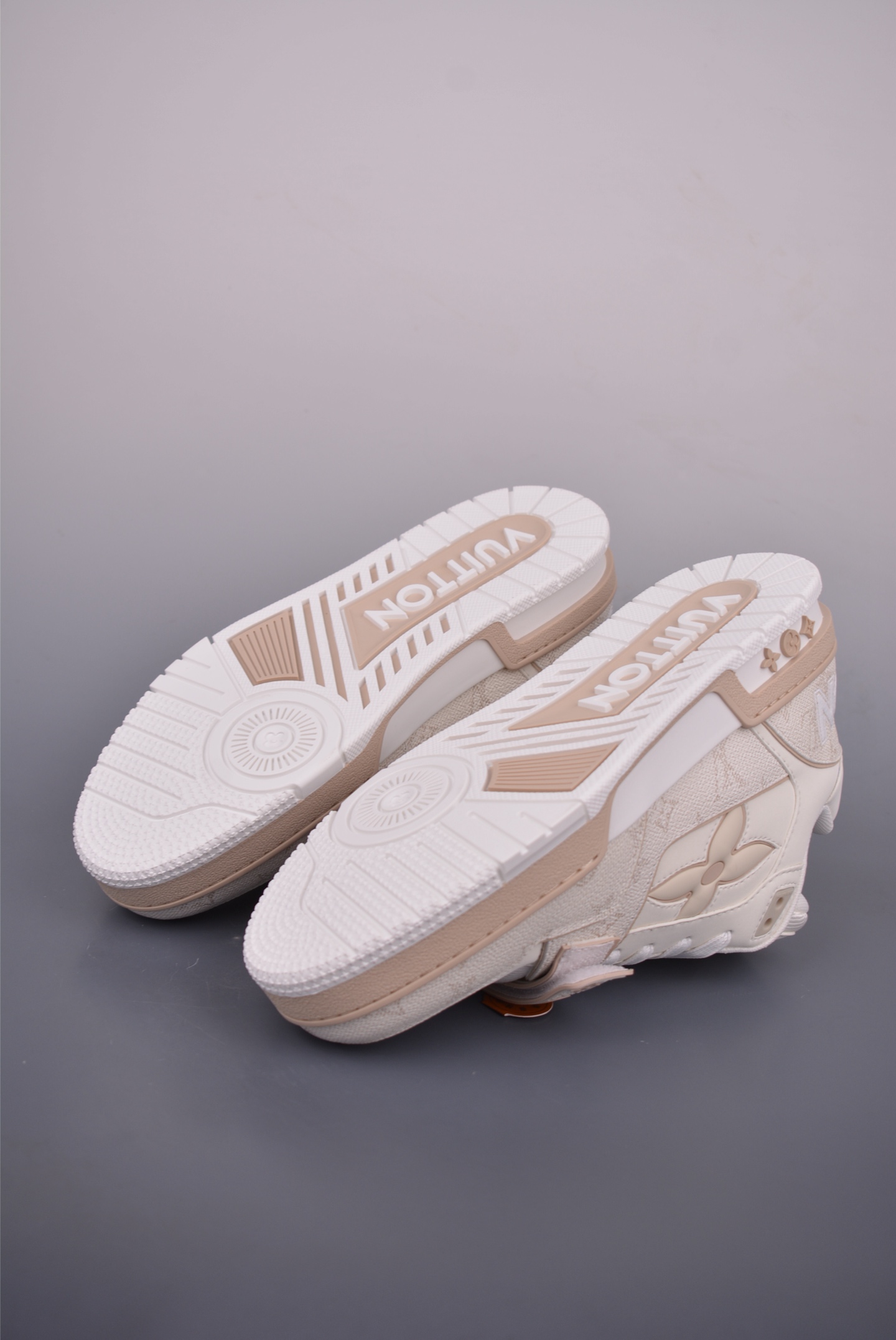 Louis Vuitton Trainer Sneaker: Stylish, Comfortable, and High-Quality Design 3 i1750804141271 5119 0 2