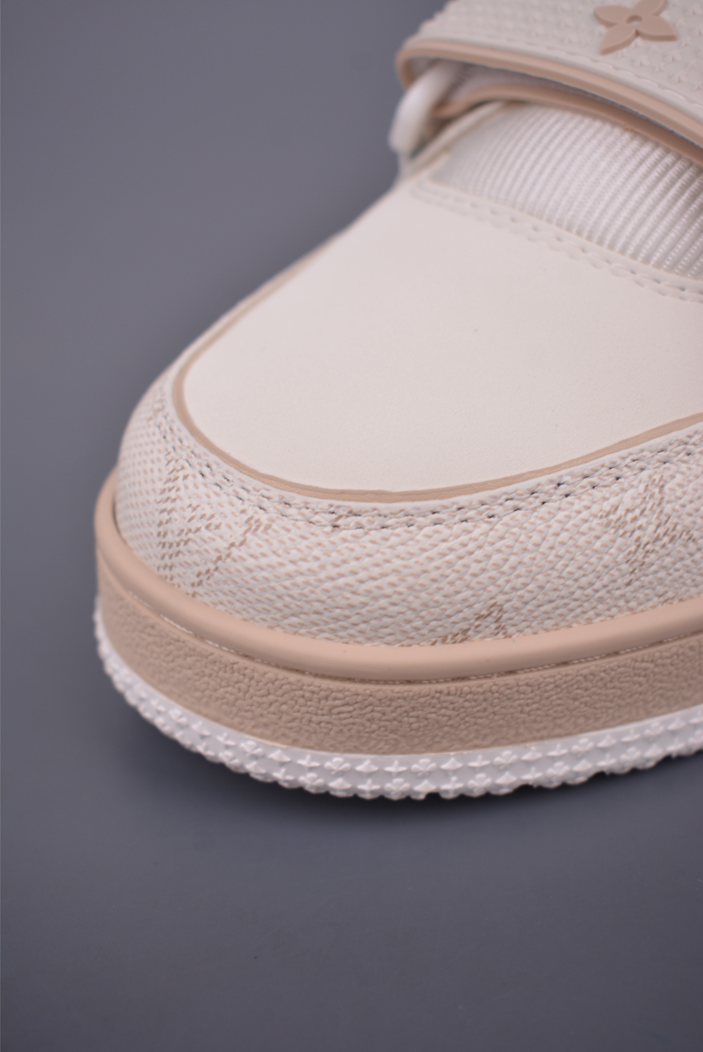 Louis Vuitton Trainer Sneaker: Stylish, Comfortable, and High-Quality Design 6 i1750804141367 5869 0 5
