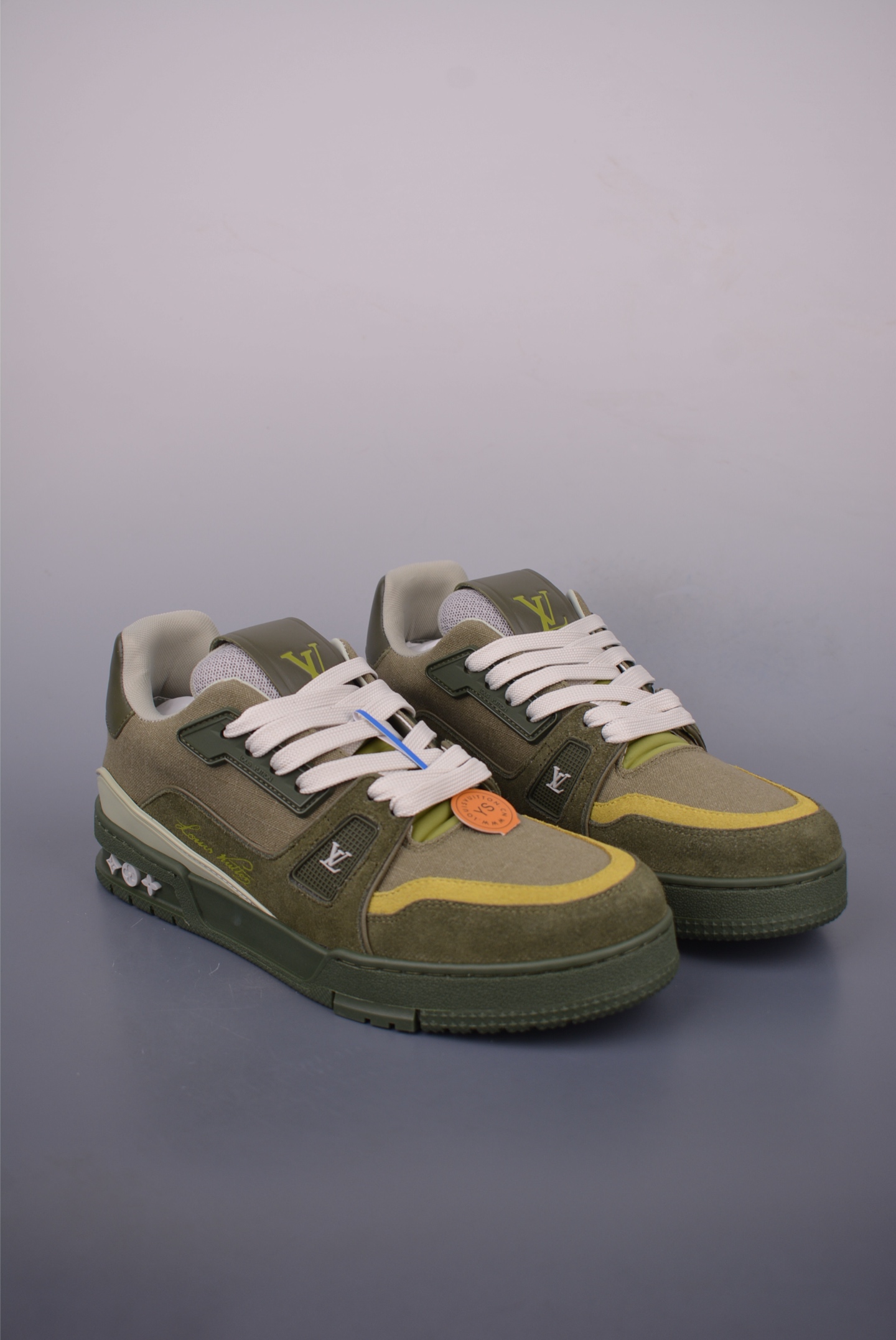 Louis Vuitton Trainer Low-Top Sneakers - Premium Leather, Olive Green 2 i1750804161160 271 0 0