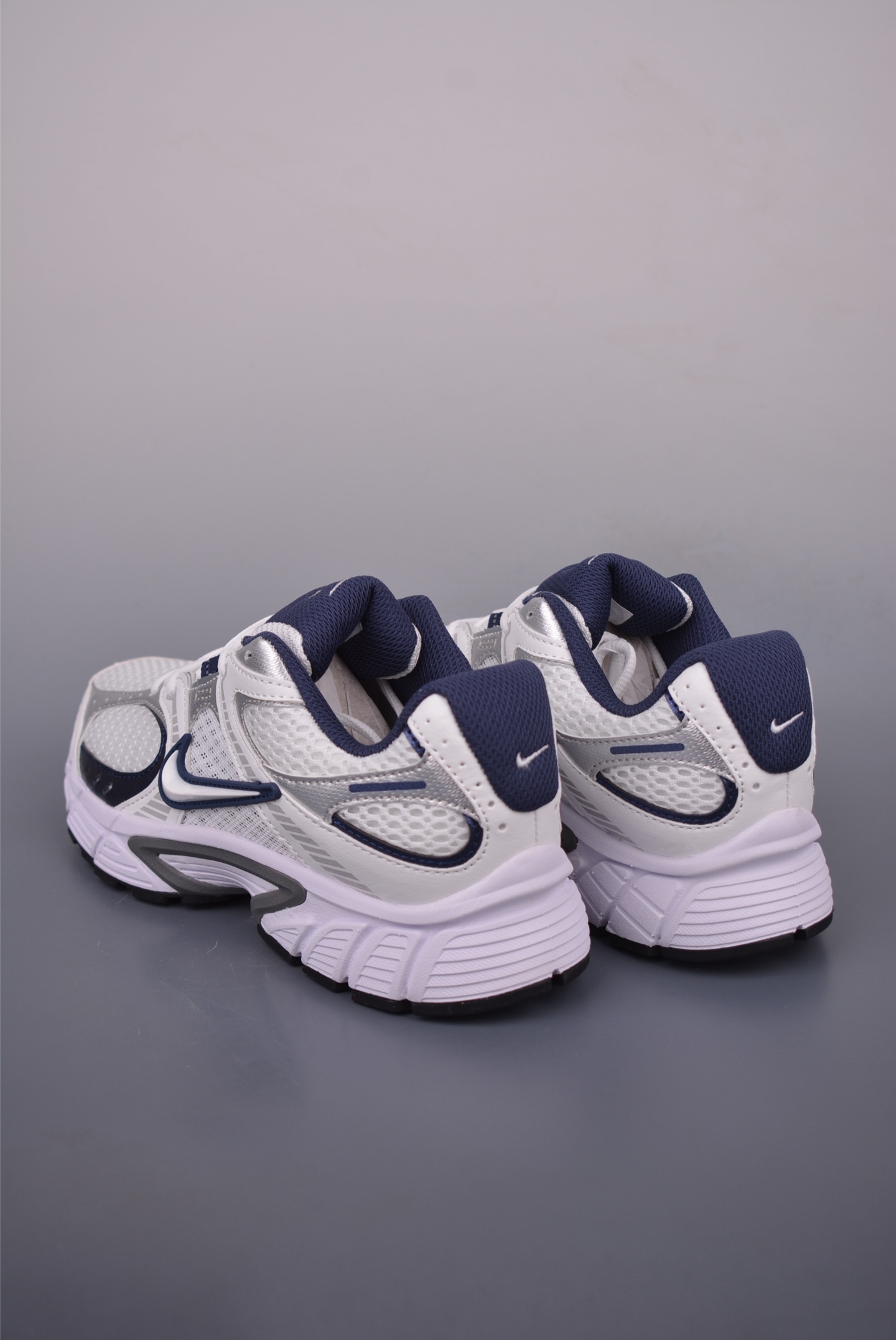 Nike V5 RNR Running Shoes, Low-Top, Comfortable, Versatile, and Anti-Slip 2 i1750883540584 4754 0 1