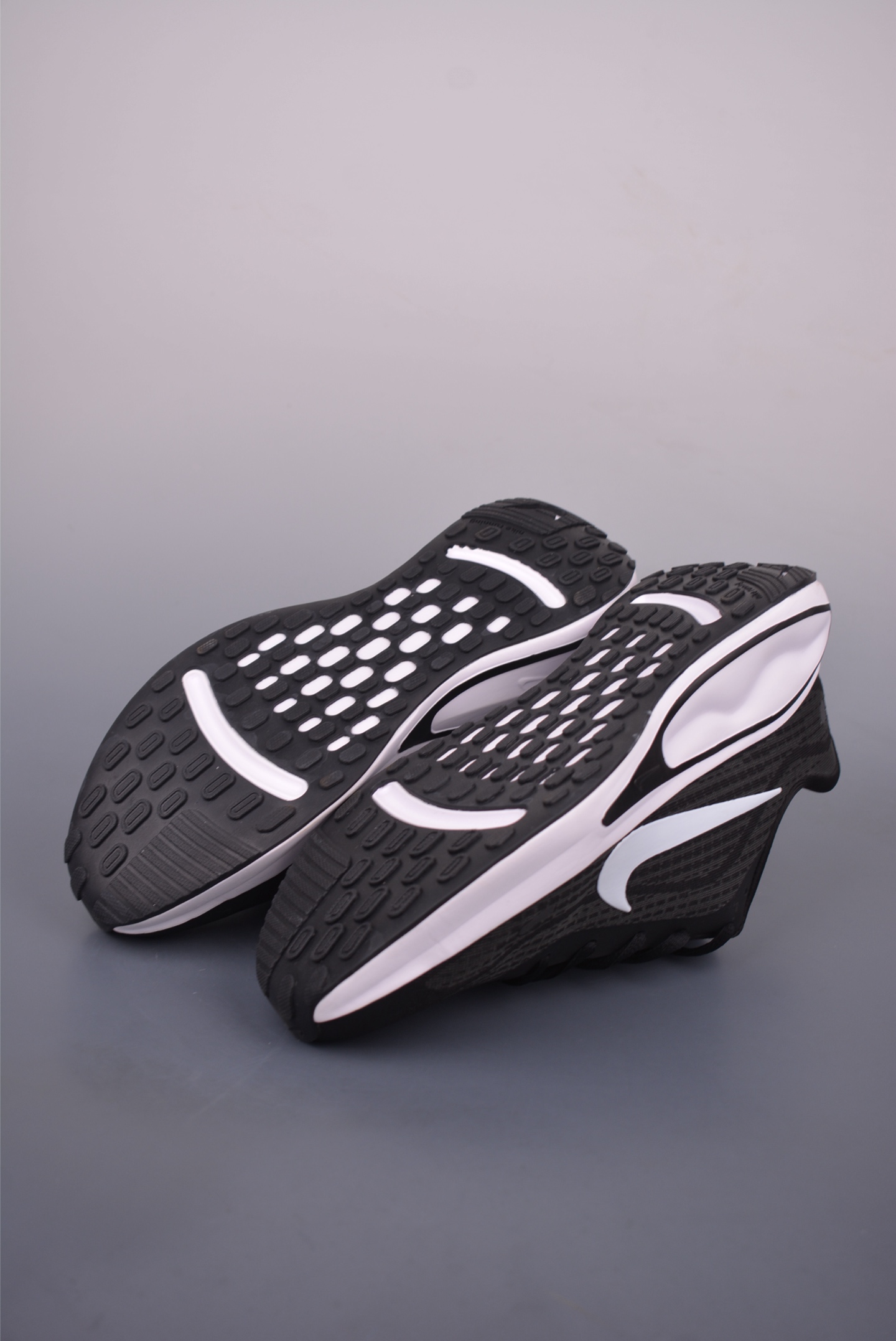 Nike Journey Run 2025: Innovative Cushioning for Stability and Comfort 3 i1750885734343 2888 0 2