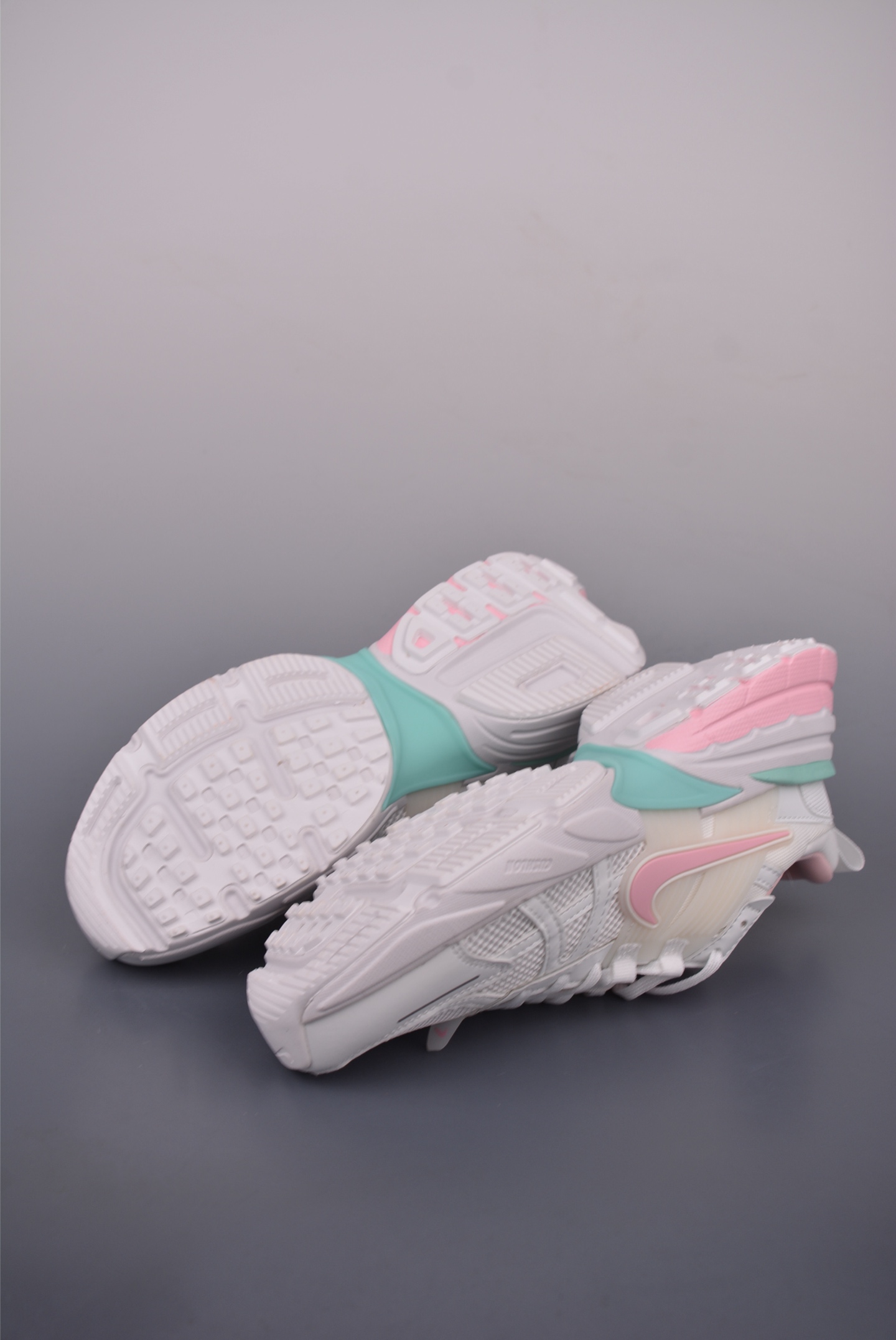 Nike V2K Runtekk Retro Low-Top Running Shoes - Shock Absorption & Lightweight 4 i1750969460016 9938 0 2
