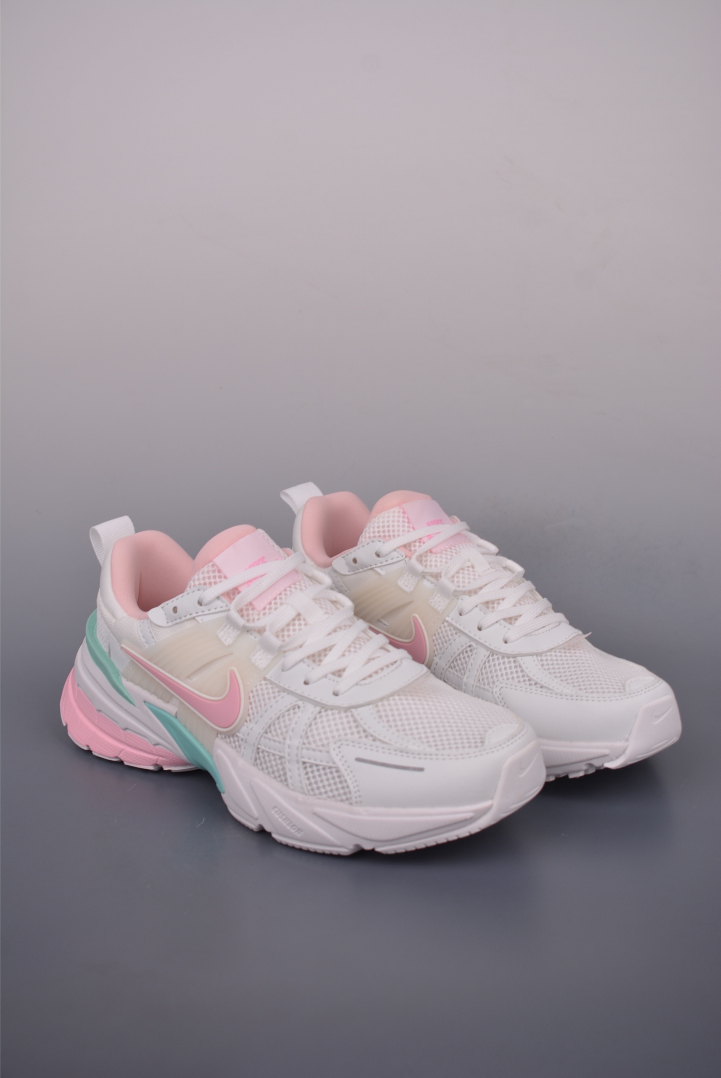 Nike V2K Runtekk Retro Low-Top Running Shoes - Shock Absorption & Lightweight 2 i1750969460057 5213 0 0