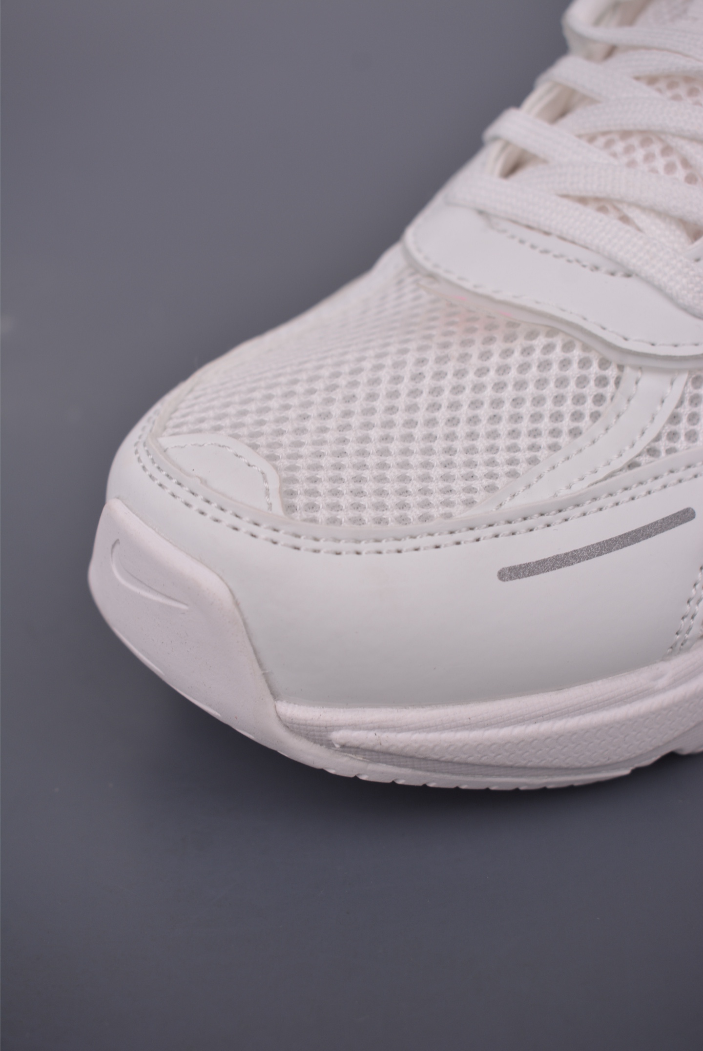Nike V2K Runtekk Retro Low-Top Running Shoes - Shock Absorption & Lightweight 7 i1750969460064 3932 0 5