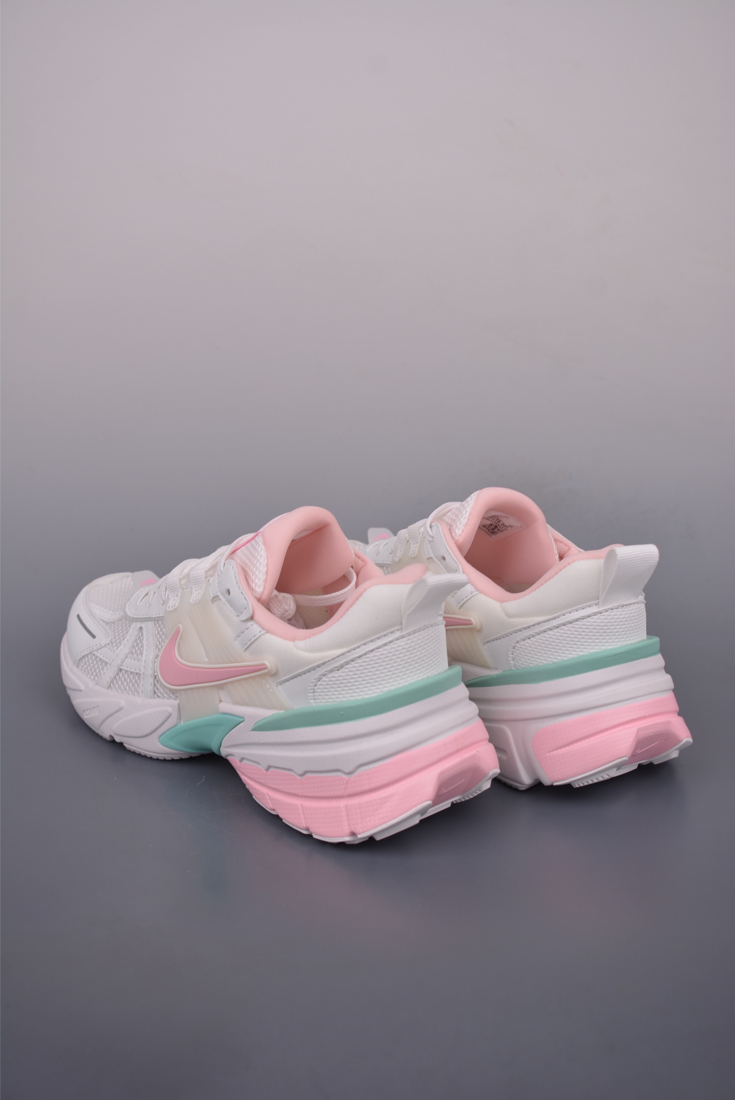Nike V2K Runtekk Retro Low-Top Running Shoes - Shock Absorption & Lightweight 3 i1750969464456 6443 0 1