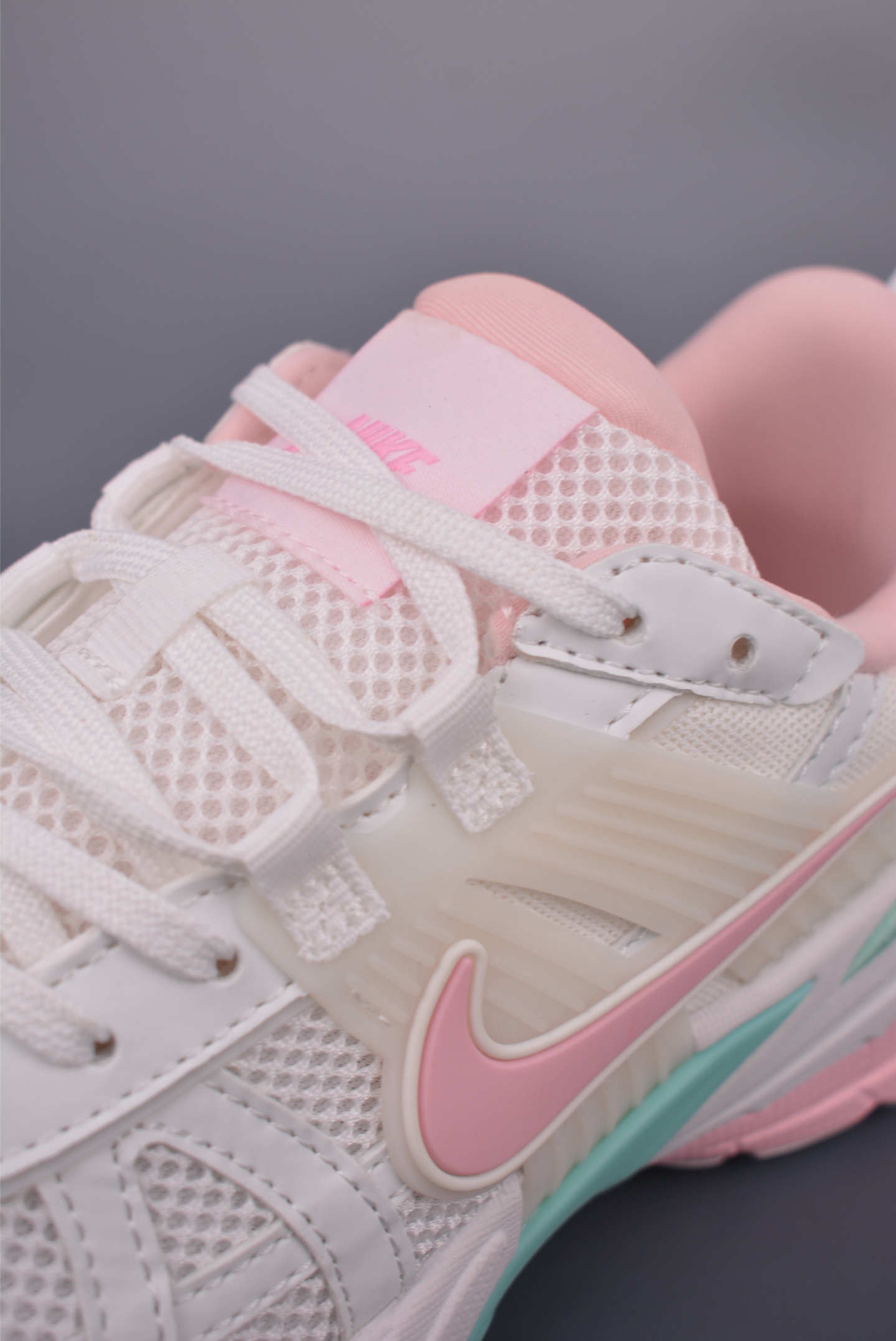 Nike V2K Runtekk Retro Low-Top Running Shoes - Shock Absorption & Lightweight 8 i1750969464460 5994 0 6