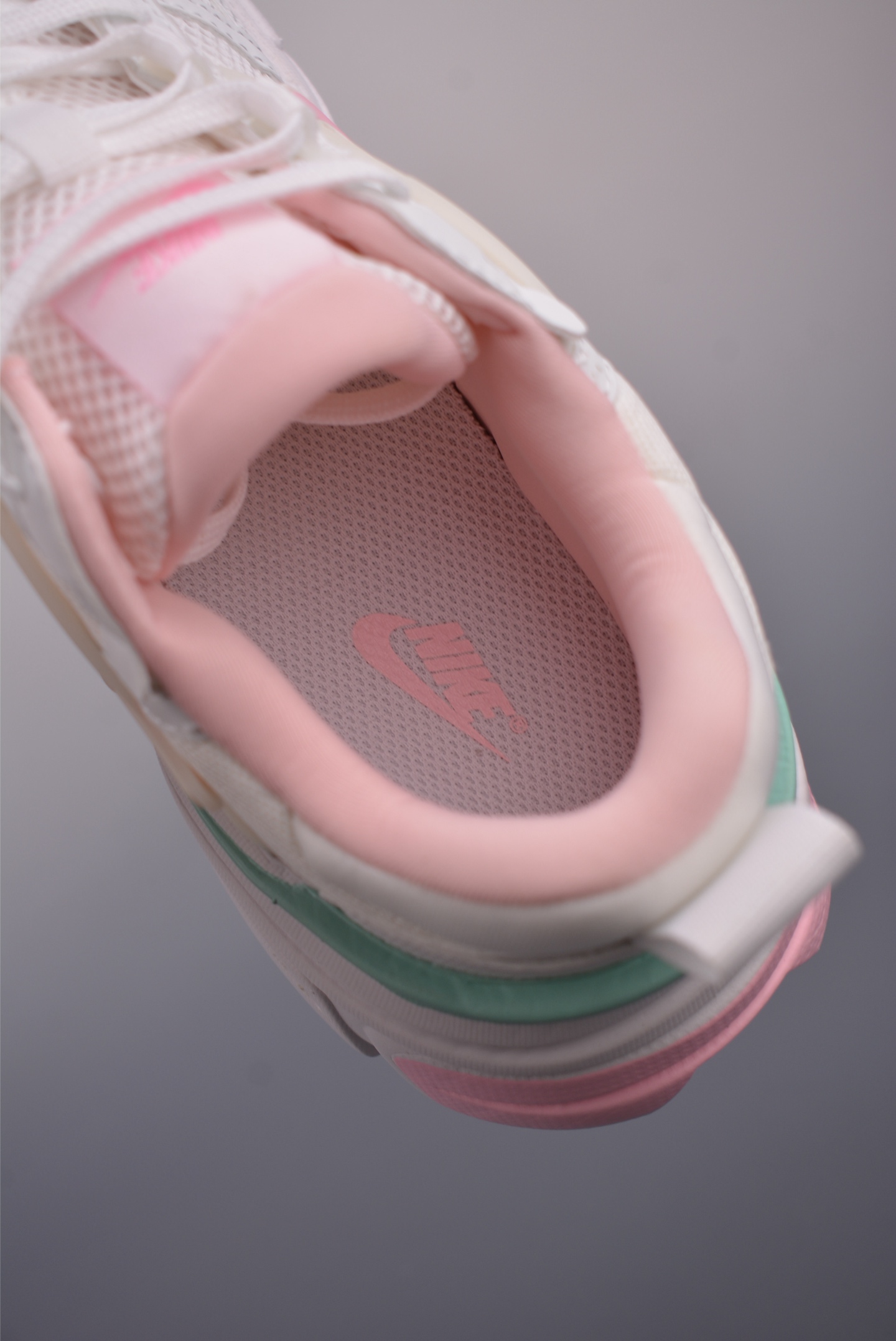Nike V2K Runtekk Retro Low-Top Running Shoes - Shock Absorption & Lightweight 10 i1750969464505 5149 0 8