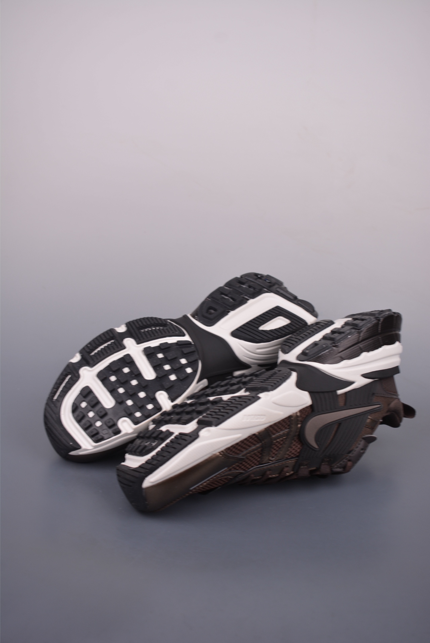 Nike V2K Runtekk Low-Top Running Shoes - Cushioned, Breathable, and Anti-Slip 3 i1750969582343 8884 0 2