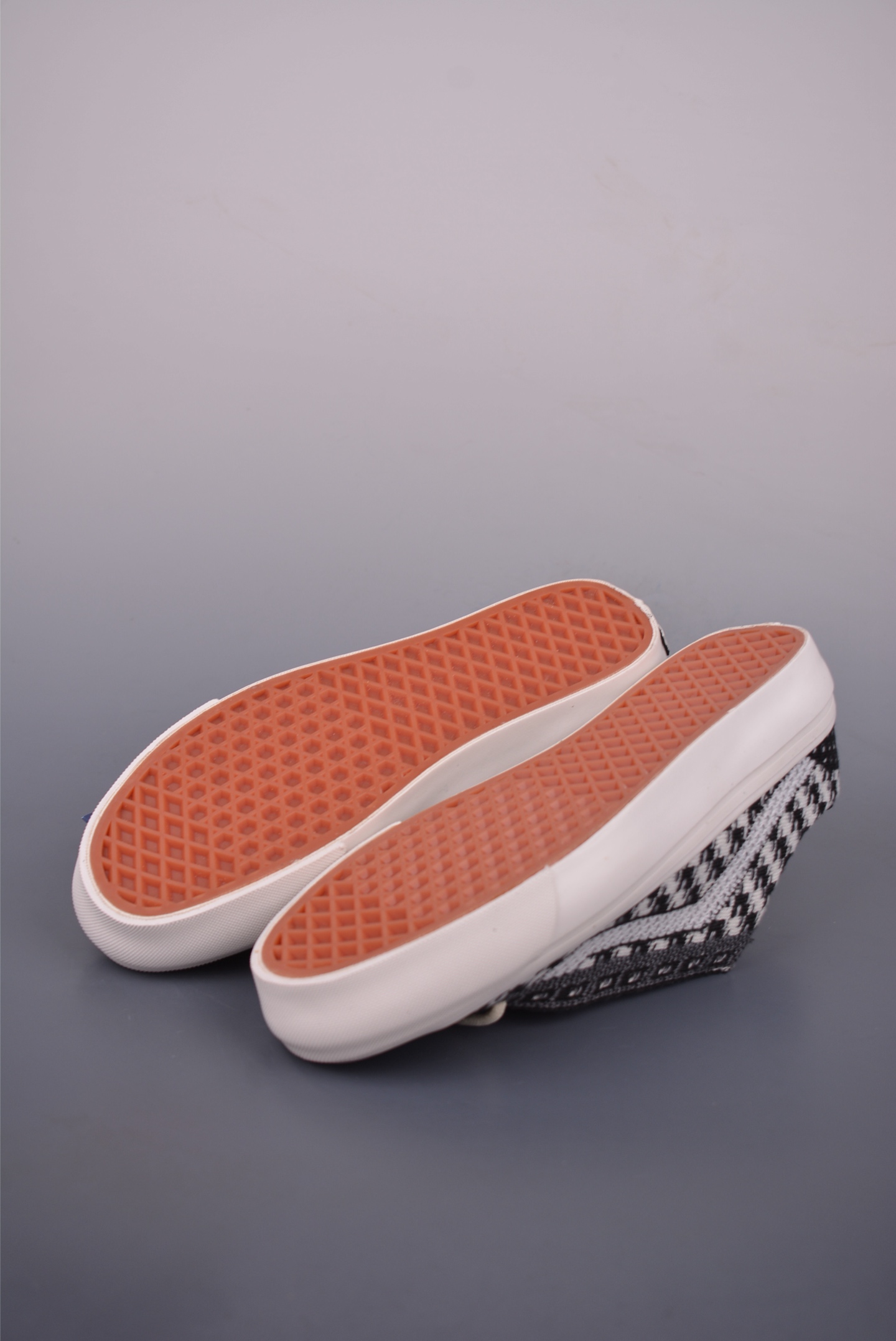Vans Old Skool 36 EK Woven Sneakers - Premium Comfort & Style 3 i1750970339206 7876 0 2