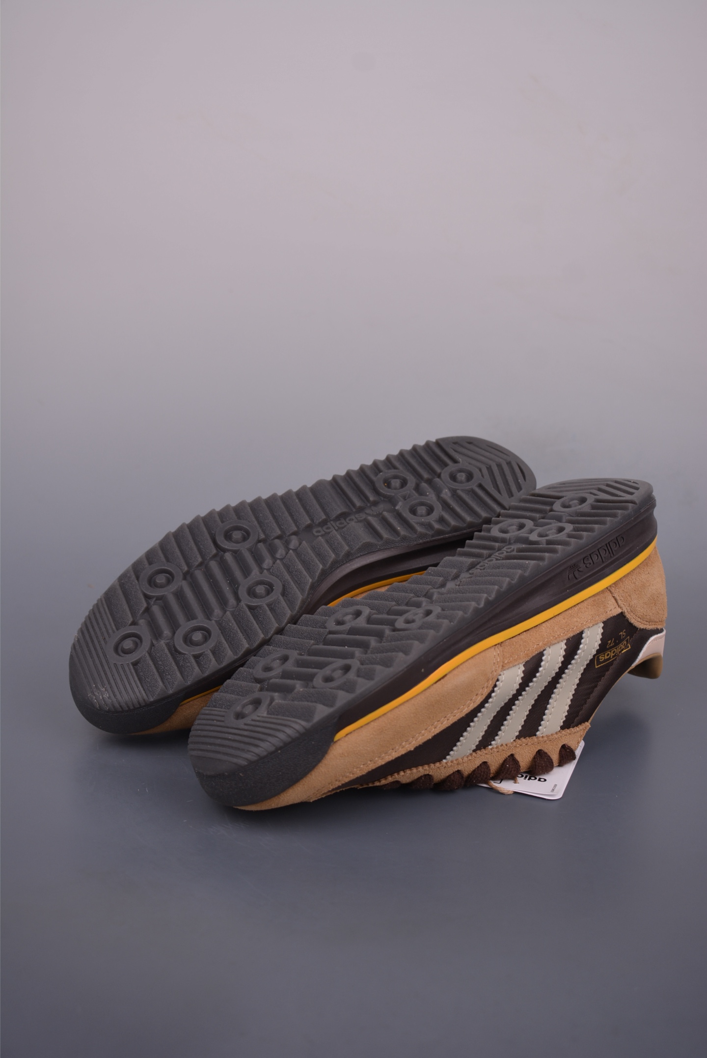 Adidas Originals SL 72 RS: Lightweight, Breathable, and Retro Running Shoes 3 i1750971506359 433 0 2