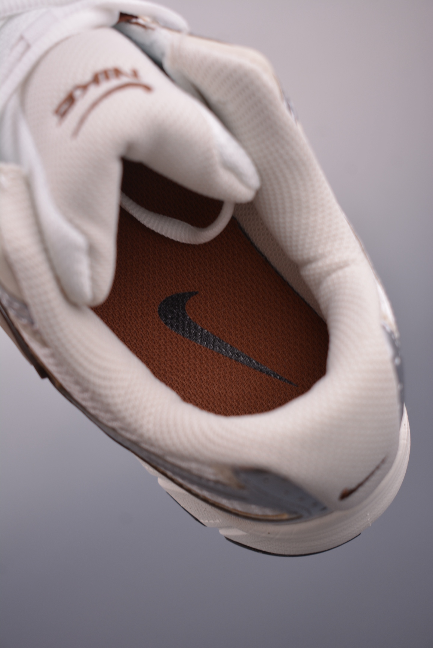 Nike V5 RNR Low-Top Running Shoes - Comfortable and Stylish for Daily Wear 9 i1750971556270 6954 0 8