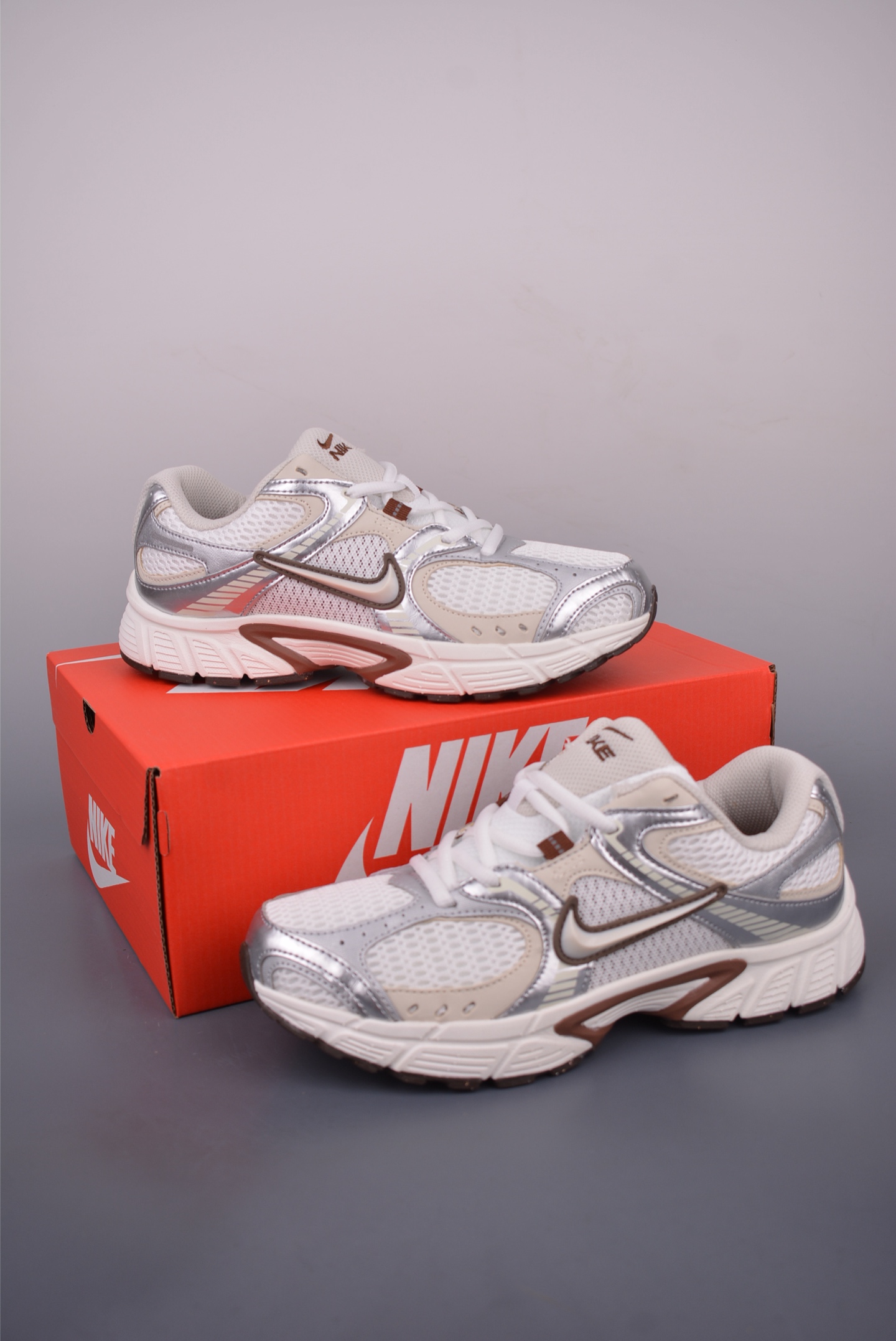 Nike V5 RNR Low-Top Running Shoes - Comfortable and Stylish for Daily Wear 5 i1750971556296 9052 0 4