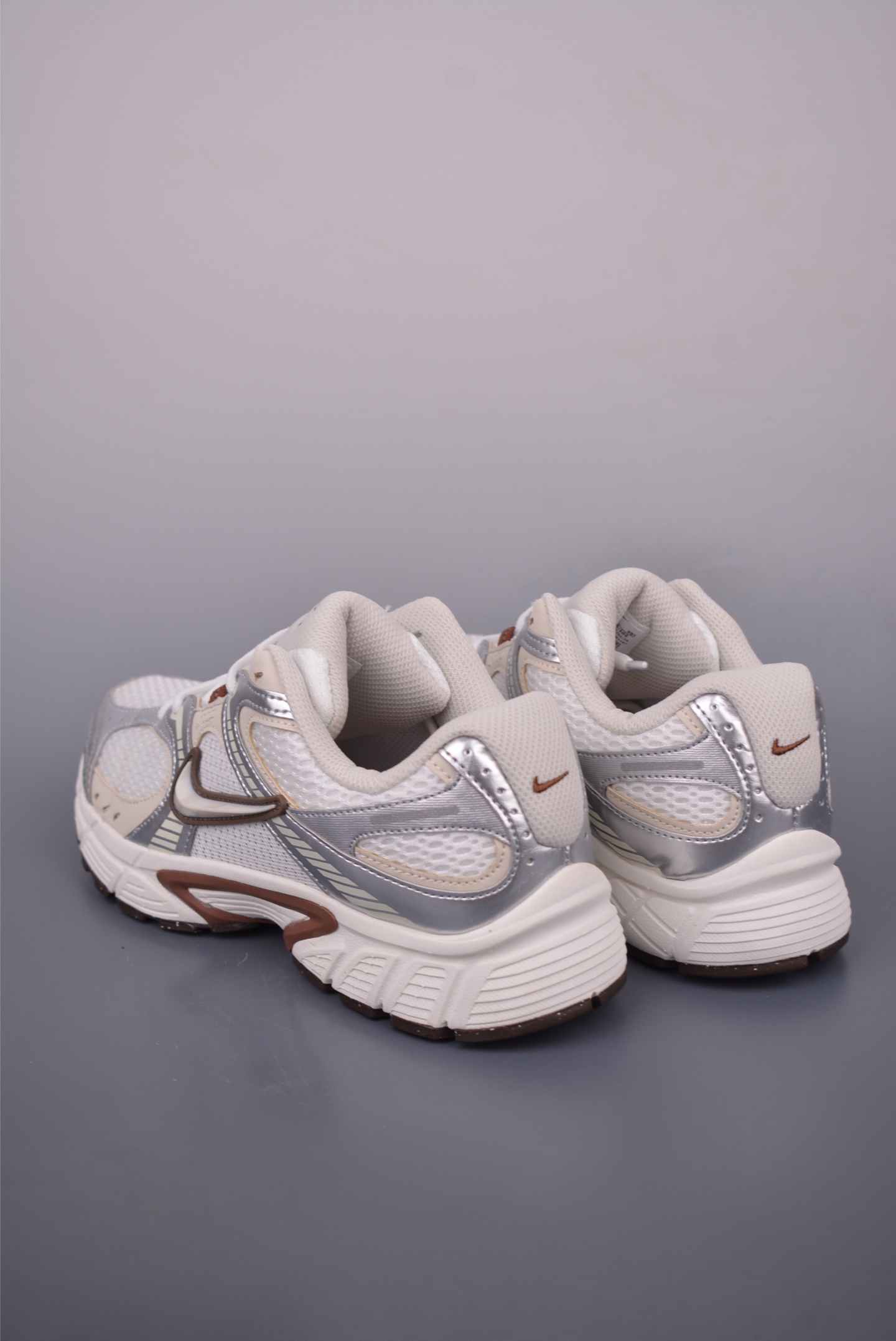 Nike V5 RNR Low-Top Running Shoes - Comfortable and Stylish for Daily Wear 2 i1750971556320 8015 0 1