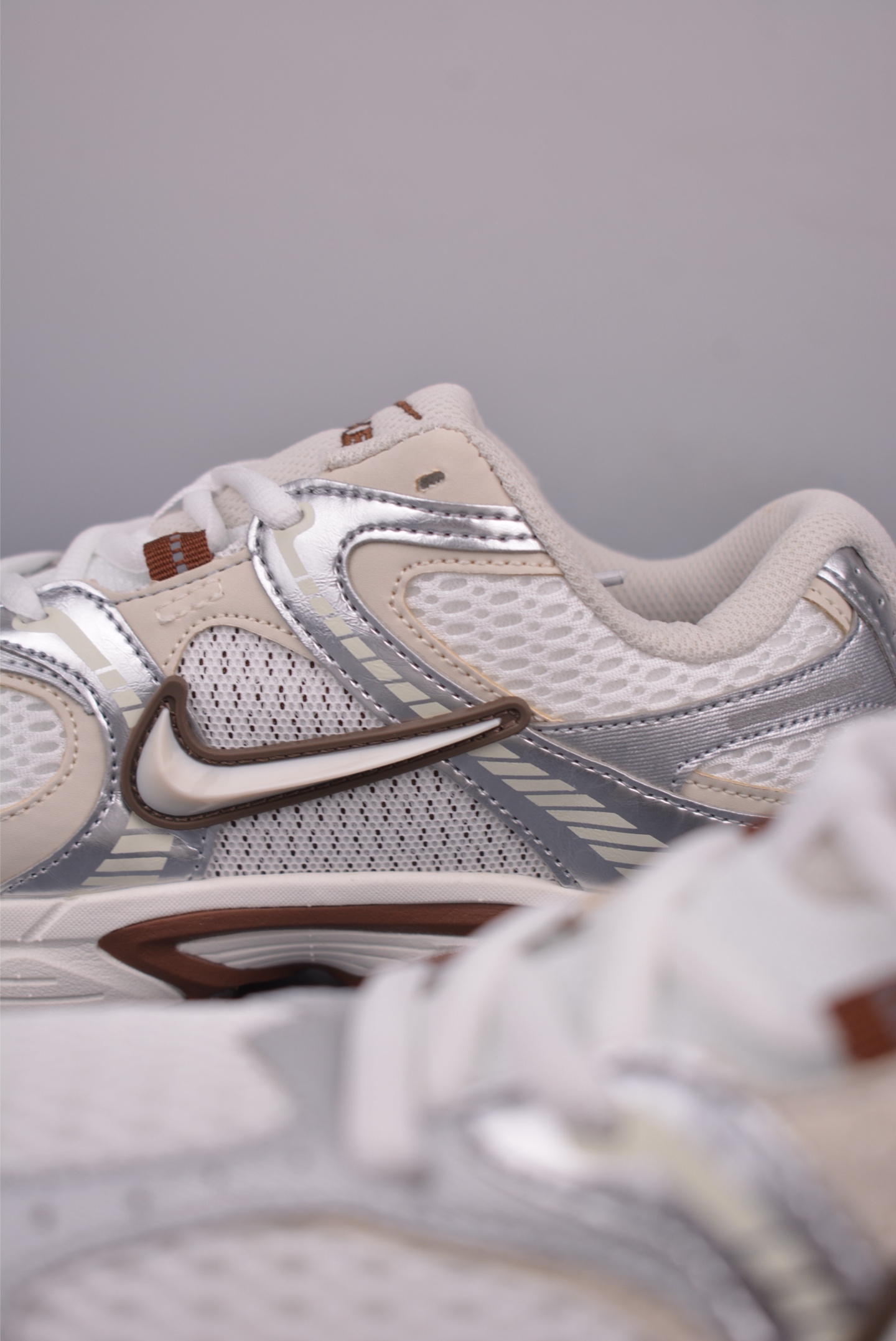Nike V5 RNR Low-Top Running Shoes - Comfortable and Stylish for Daily Wear 8 i1750971556324 4625 0 7