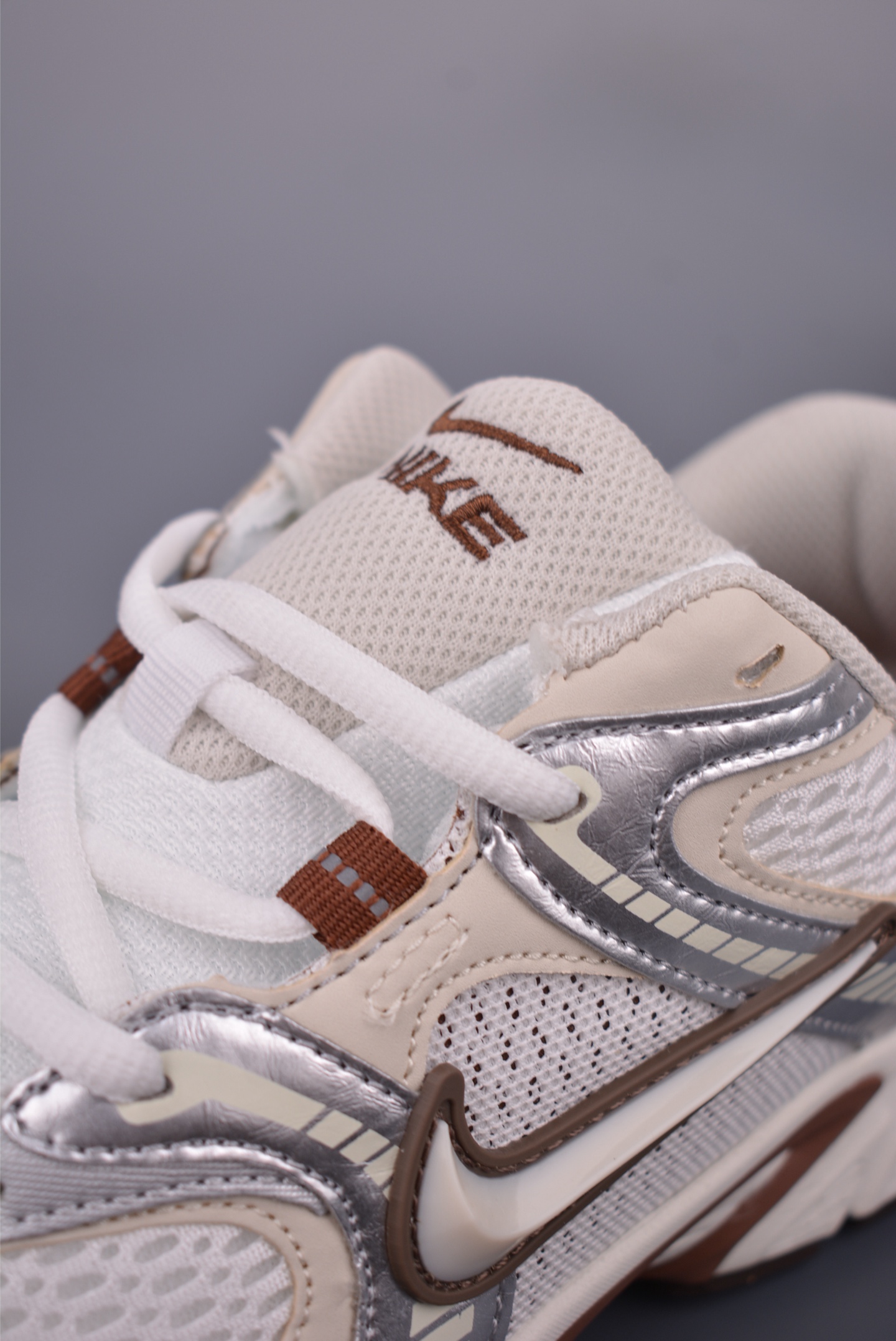 Nike V5 RNR Low-Top Running Shoes - Comfortable and Stylish for Daily Wear 7 i1750971556325 490 0 6