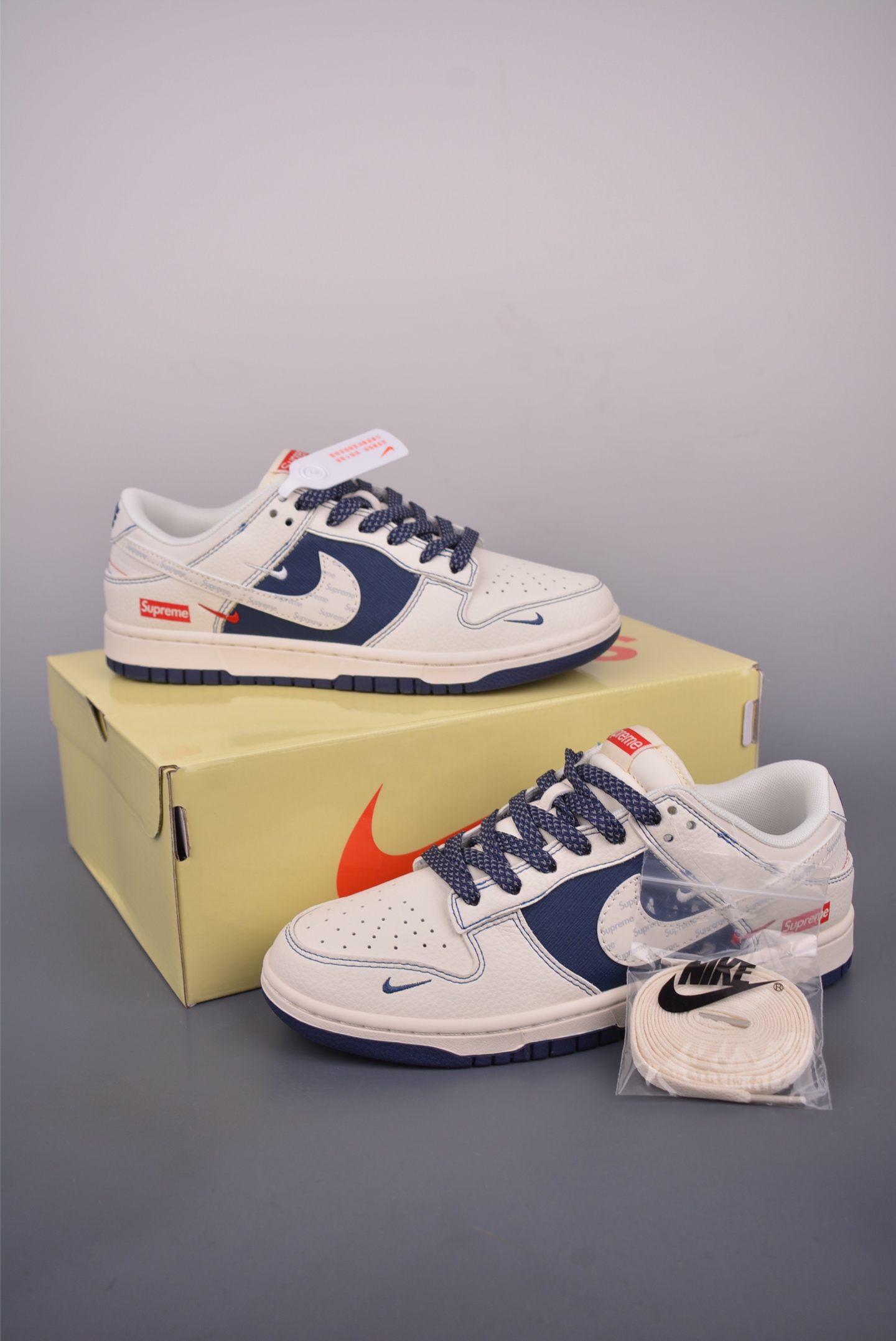 Nike SB Dunk Low Supreme Collab: Premium Comfort and Style 5 i1750971942022 5561 0 4