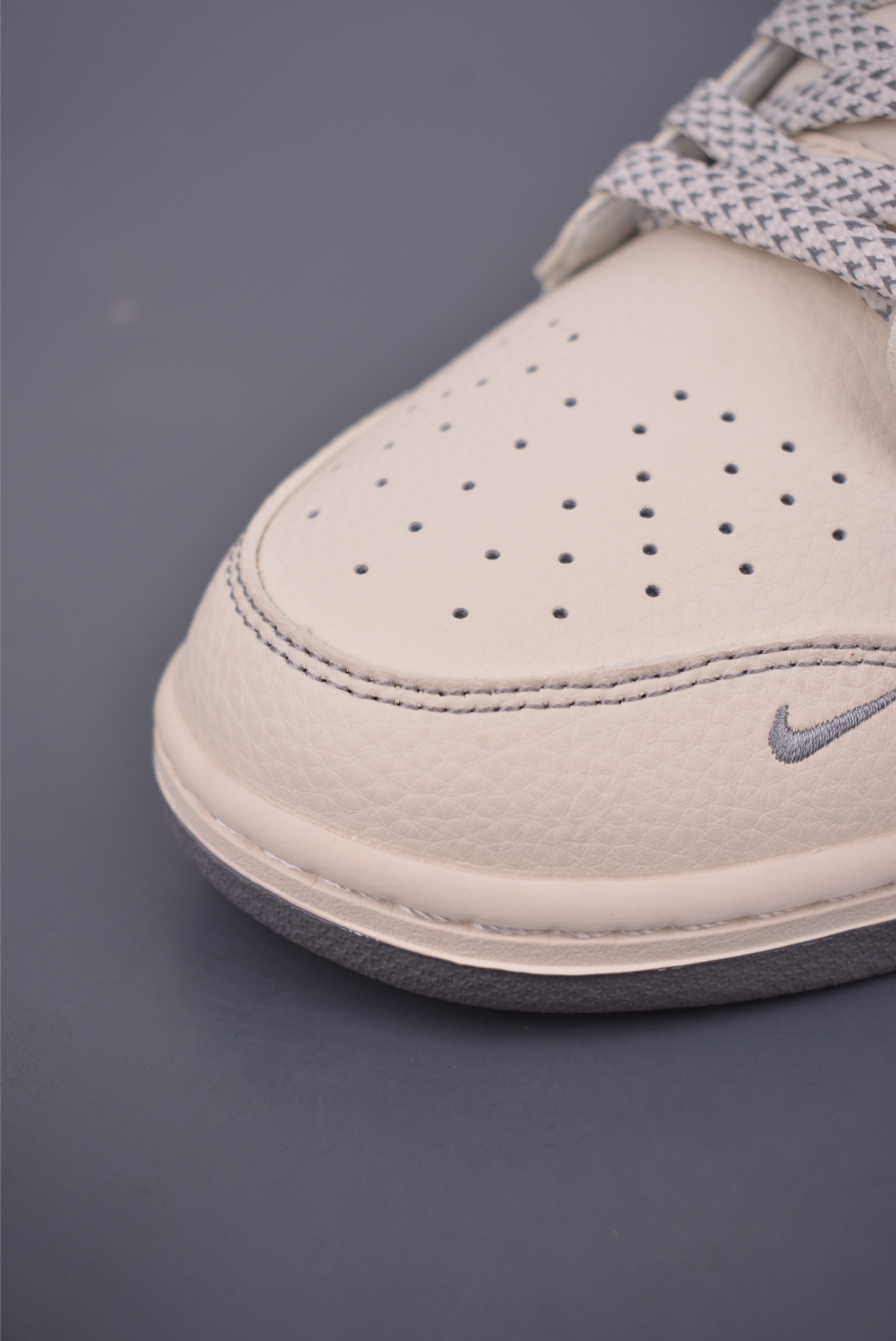 Nike SB Dunk Low Louis Vuitton Collab Premium Leather Sneakers 6 i1750972062120 3709 0 5