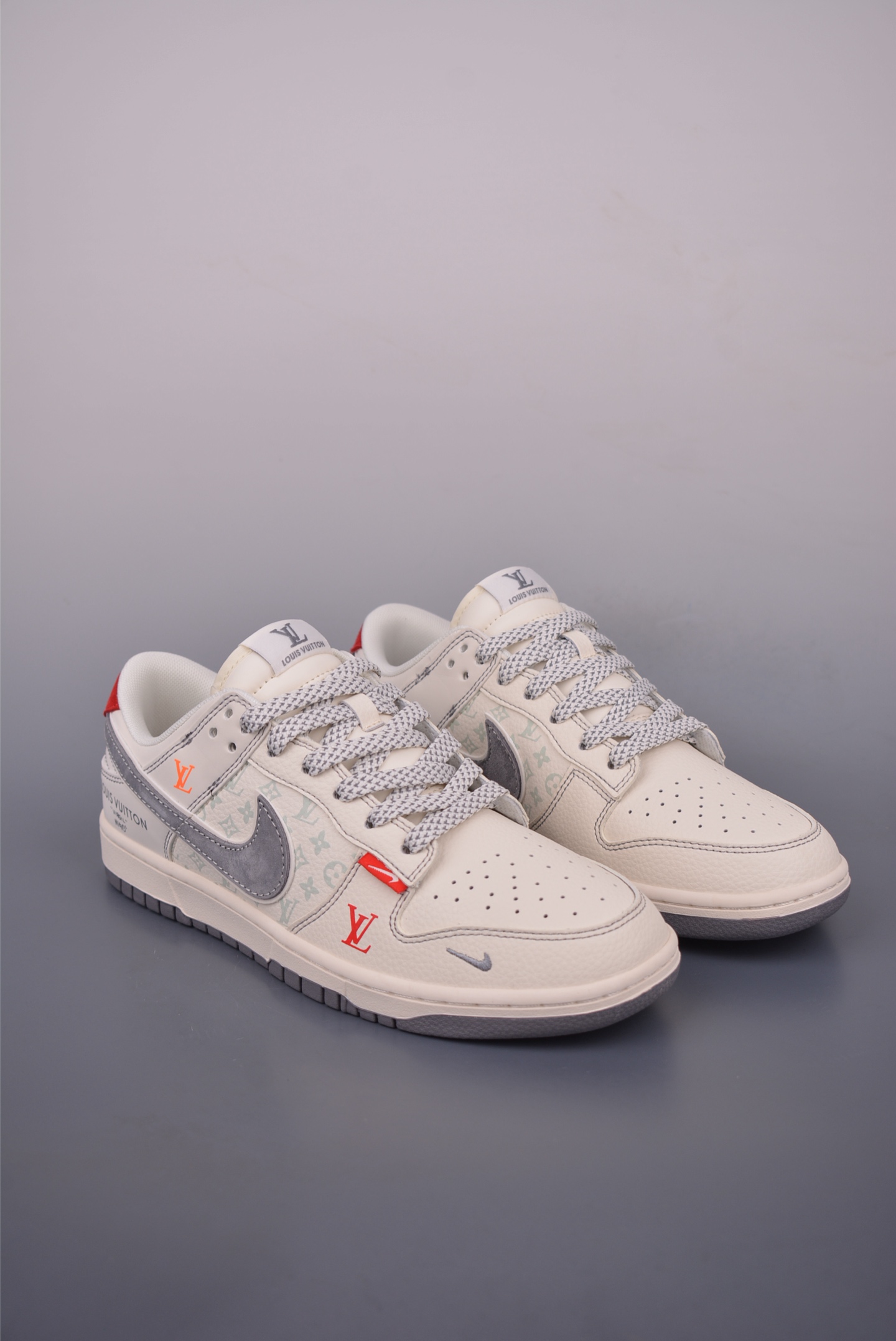 Nike SB Dunk Low Louis Vuitton Collab Premium Leather Sneakers 1 i1750972063643 3588 0 0