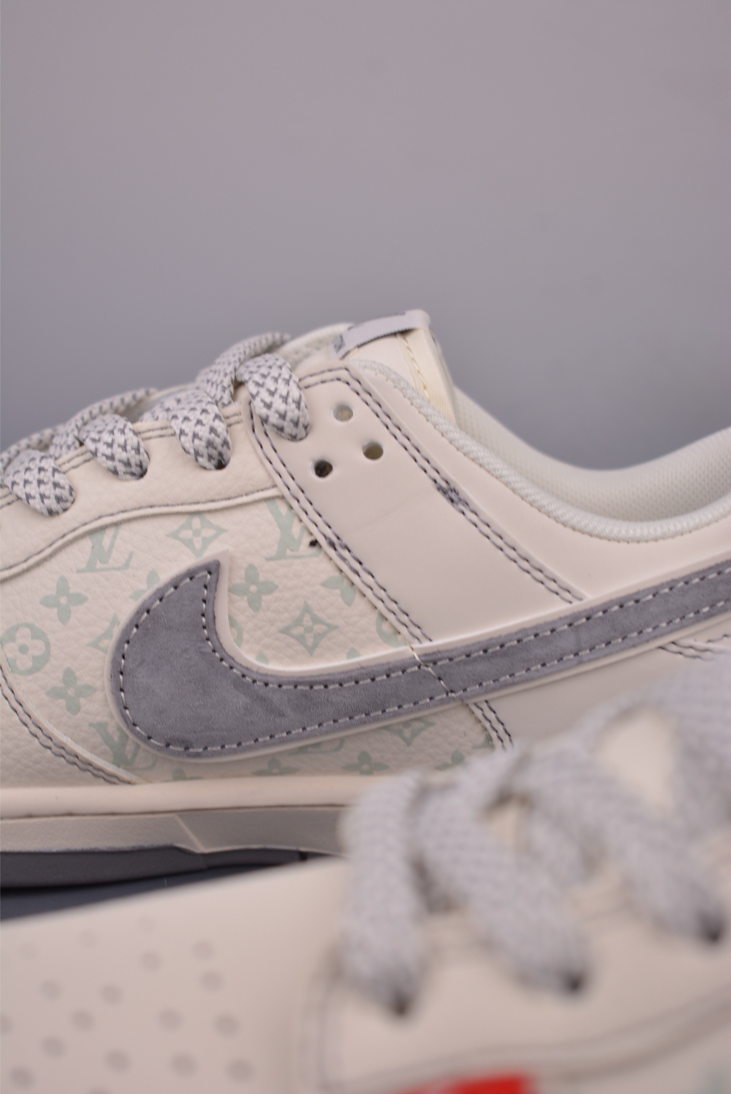 Nike SB Dunk Low Louis Vuitton Collab Premium Leather Sneakers 8 i1750972063643 6800 0 7