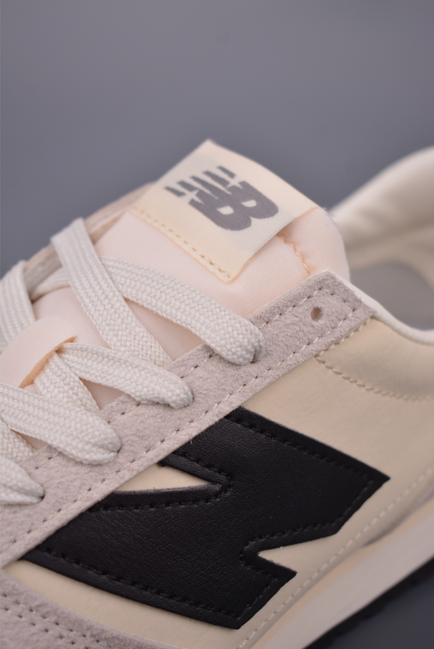 New Balance 471 Retro Sneakers - Stylish Comfort for Everyday Wear 8 i1751059418974 317 0 6