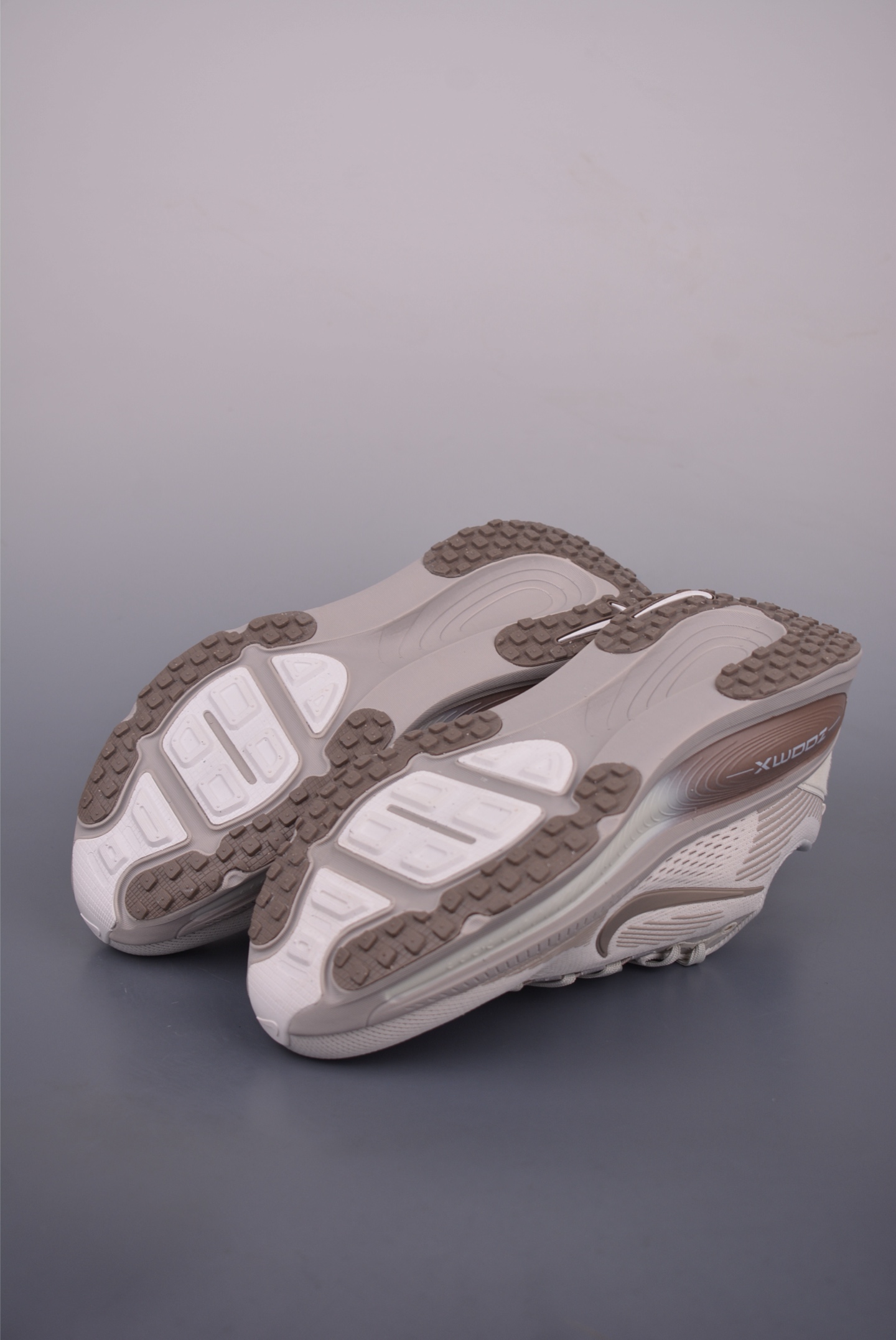 Nike Air Zoom Vomero 18 Running Shoes - Enhanced Cushioning & Comfort 4 i1751059903476 6585 0 2